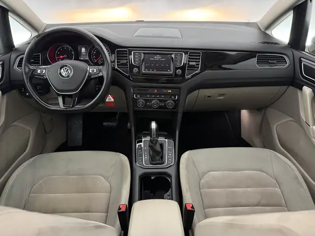 Volkswagen Golf Sportsvan view 2