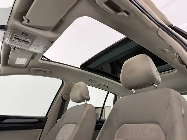 Volkswagen Golf Sportsvan view 4
