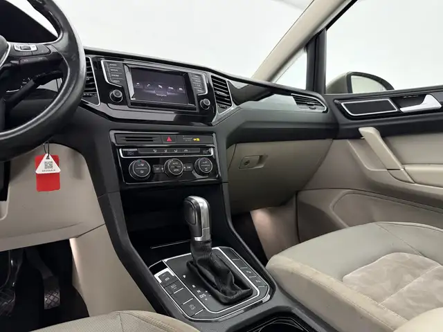 Volkswagen Golf Sportsvan view 25