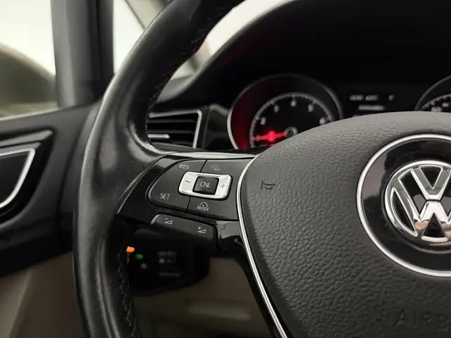 Volkswagen Golf Sportsvan view 21