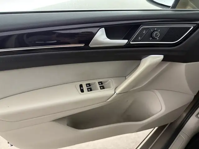 Volkswagen Golf Sportsvan view 30