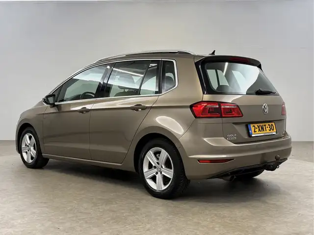 Volkswagen Golf Sportsvan view 3