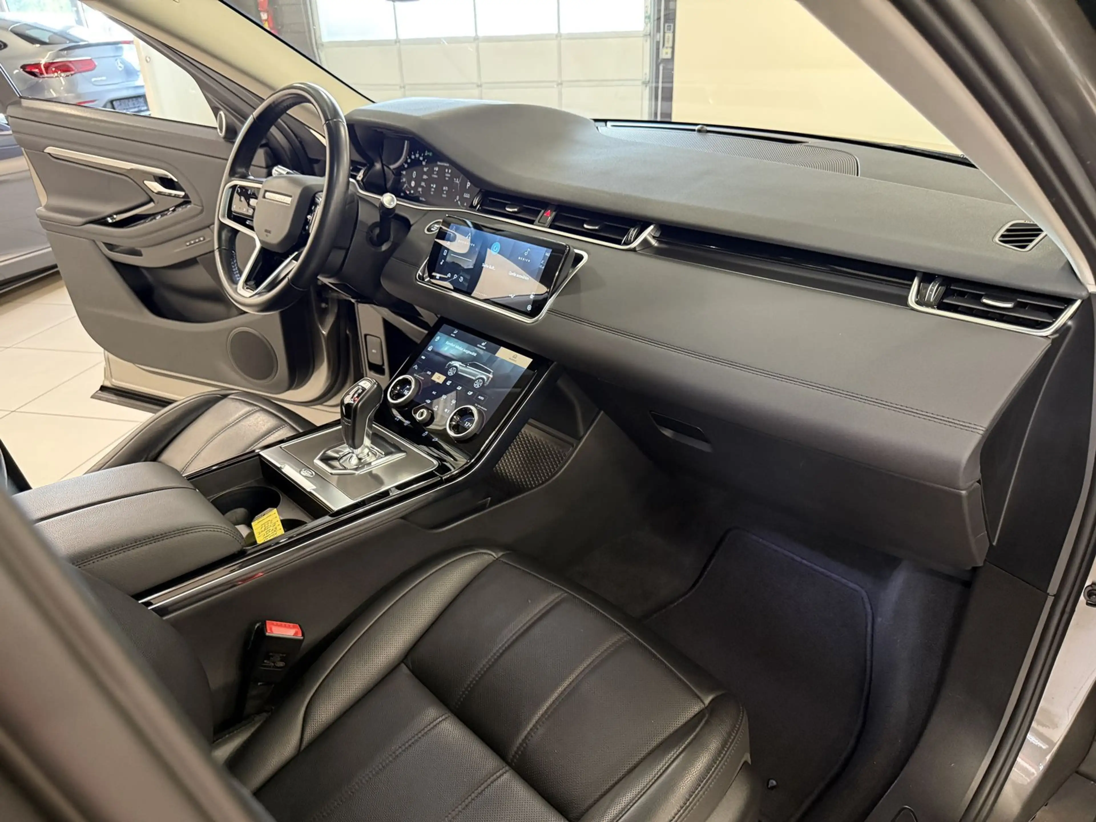 Land Rover Range Rover Evoque SE *Pano-360°-Leder-AHK-ACC* — photo 10