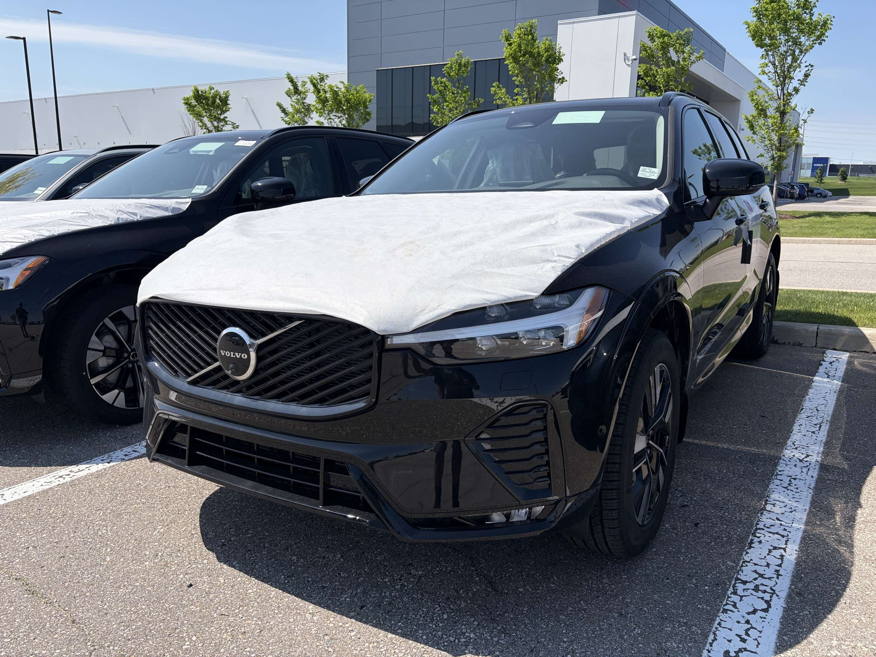 2026 Volvo XC60 B5 AWD Plus Dark Theme