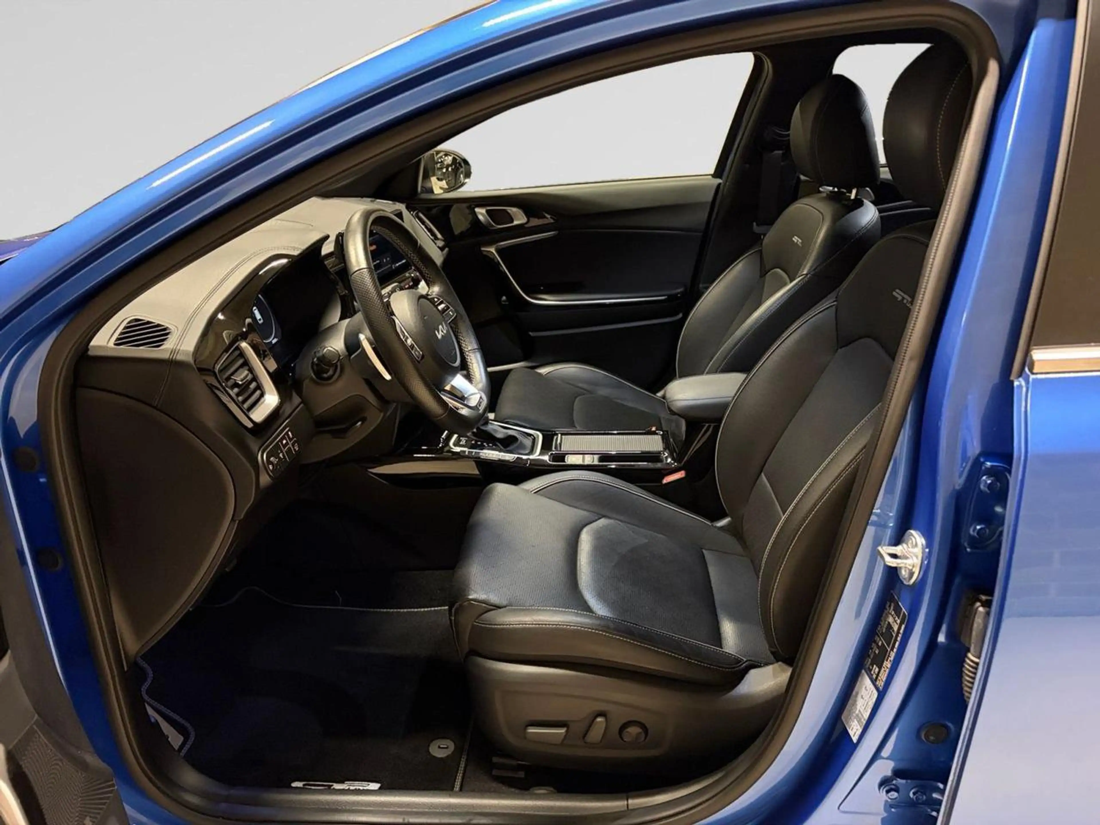 Kia Ceed / cee'd GT LINE 1.5ISG Auto *LED*TOIT OUVRANT* — photo 5
