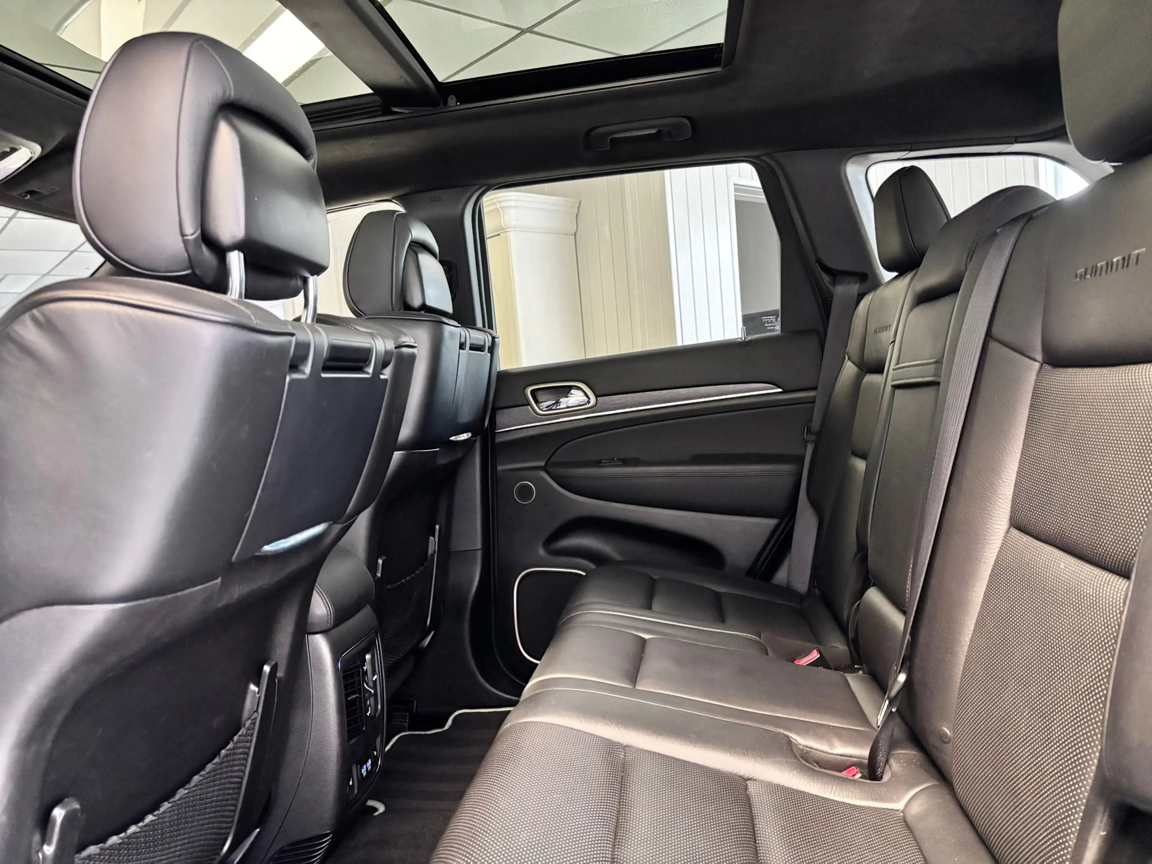 Jeep Grand Cherokee 3.0 CRD Overland Summit, nw model, trekhaak, autom — photo 10