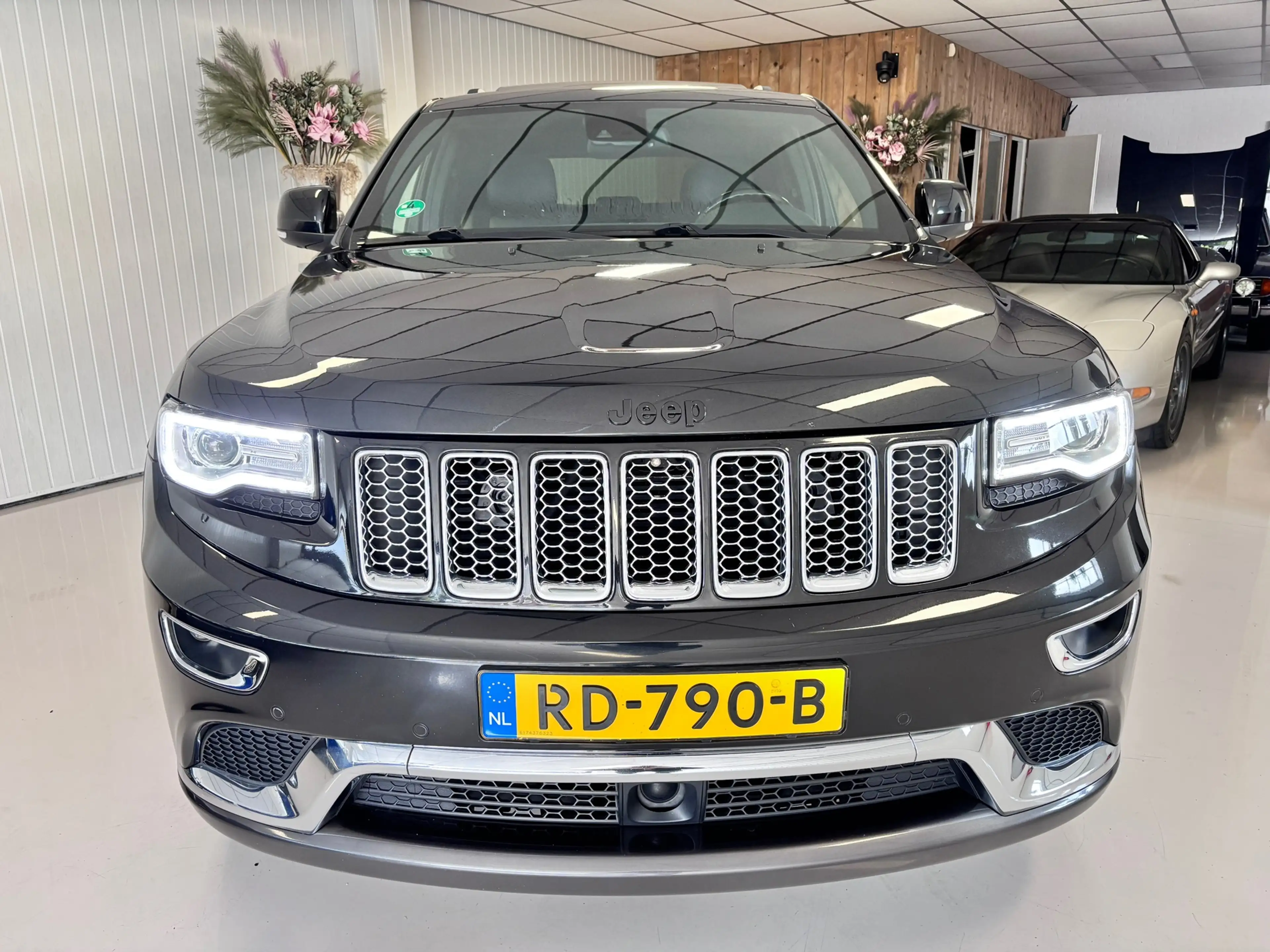 Jeep Grand Cherokee 3.0 CRD Overland Summit, nw model, trekhaak, autom — photo 2