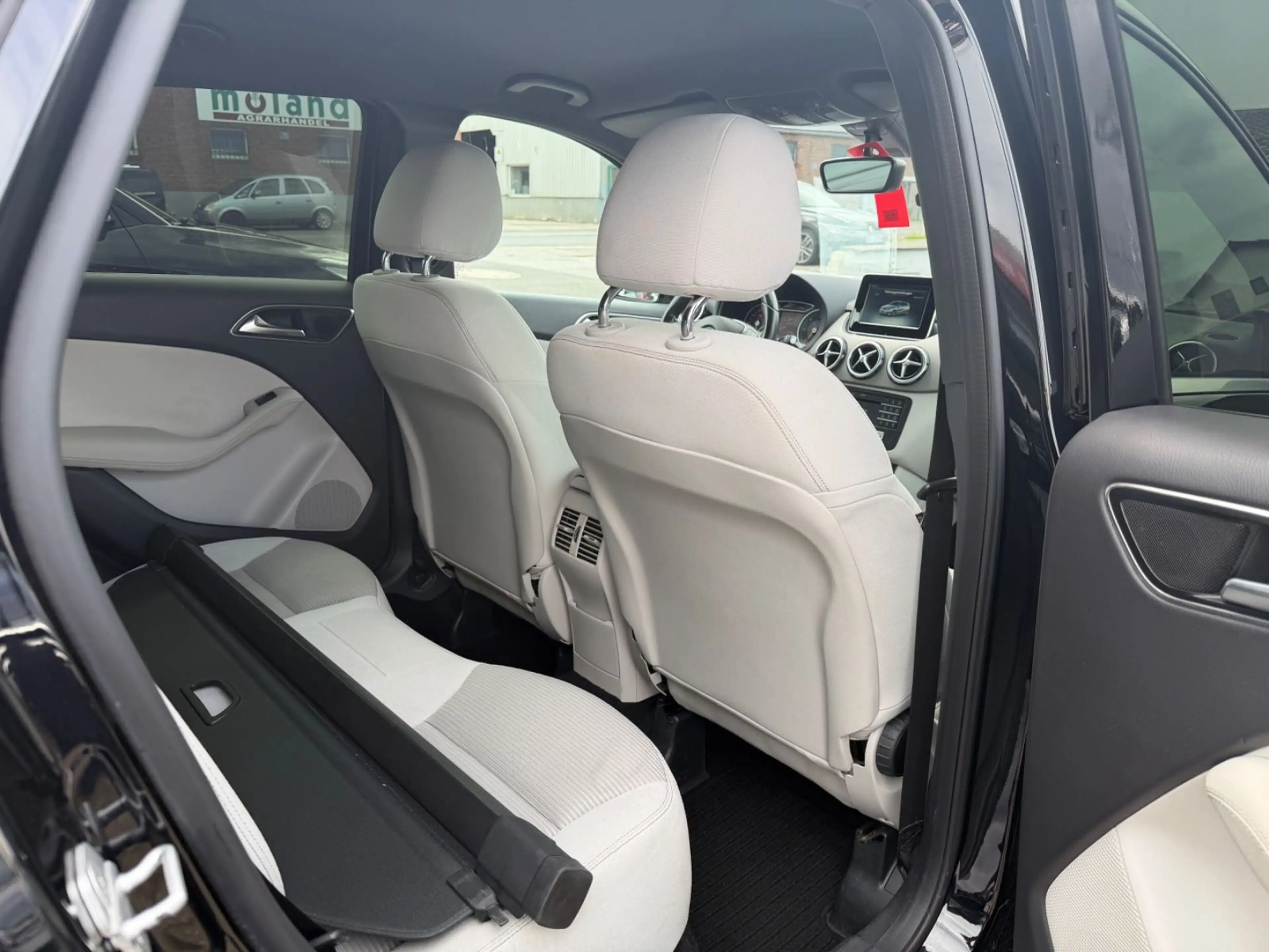 Mercedes-Benz B 220 CDI 4Matic SPORTPAK Sitzhz Navi LED PDC — photo 11