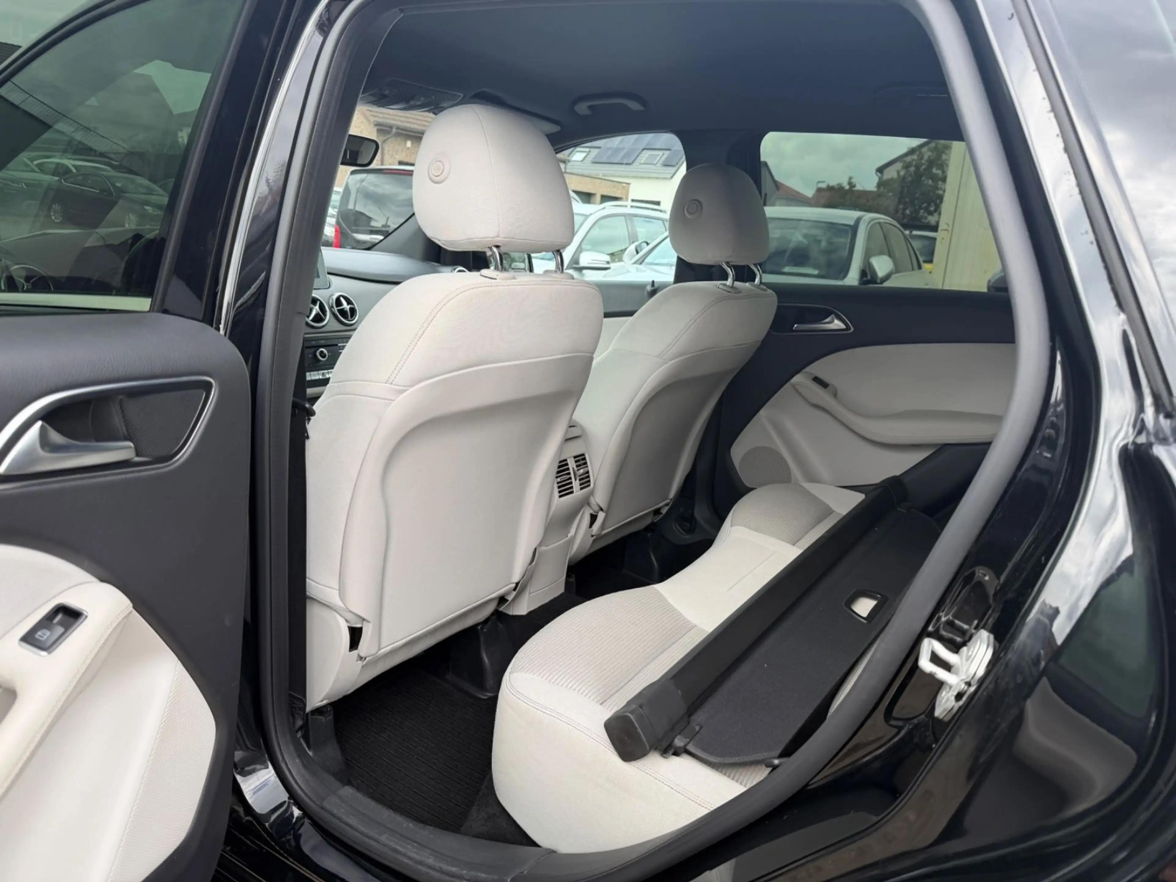 Mercedes-Benz B 220 CDI 4Matic SPORTPAK Sitzhz Navi LED PDC — photo 7