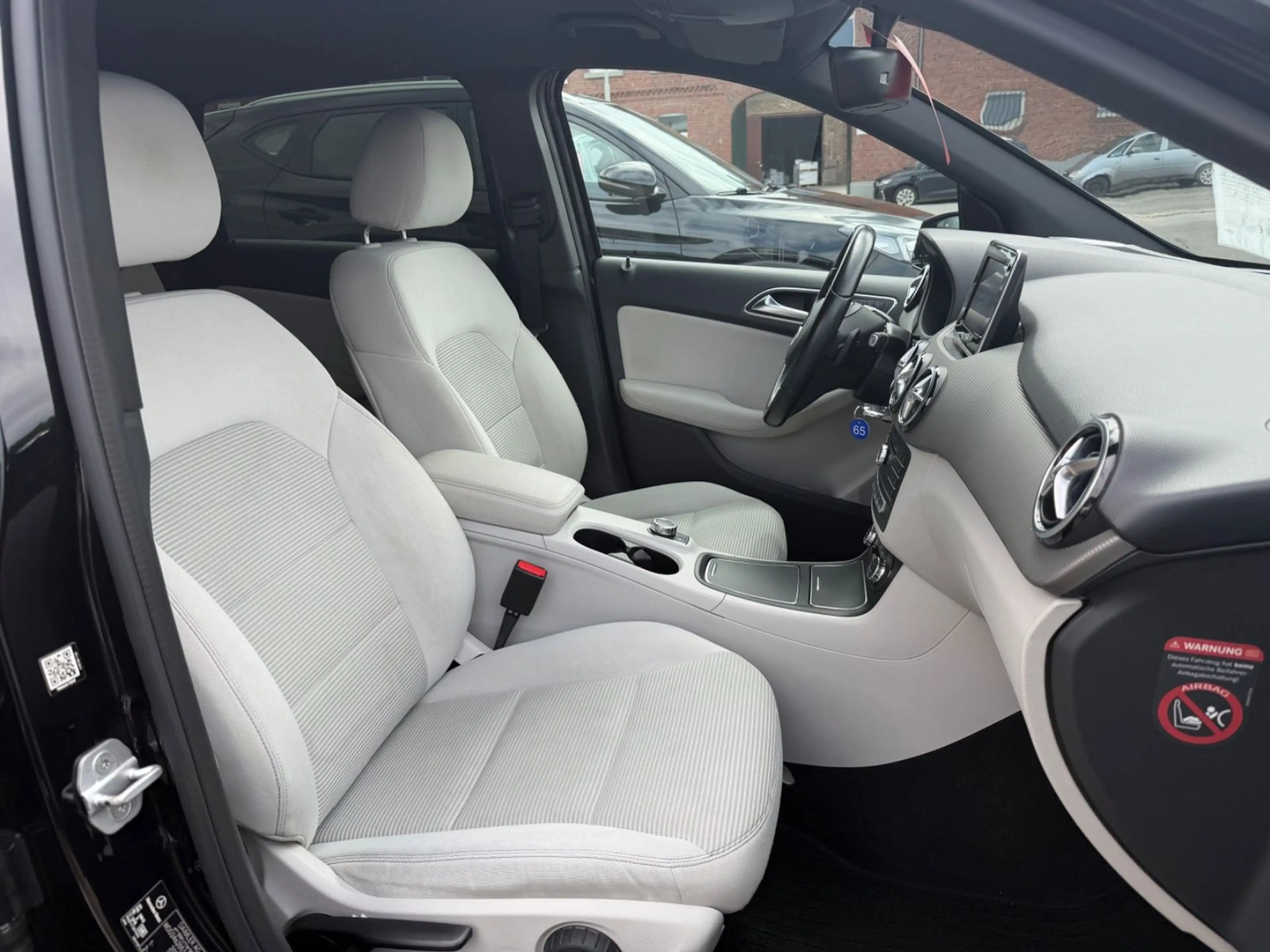 Mercedes-Benz B 220 CDI 4Matic SPORTPAK Sitzhz Navi LED PDC — photo 12