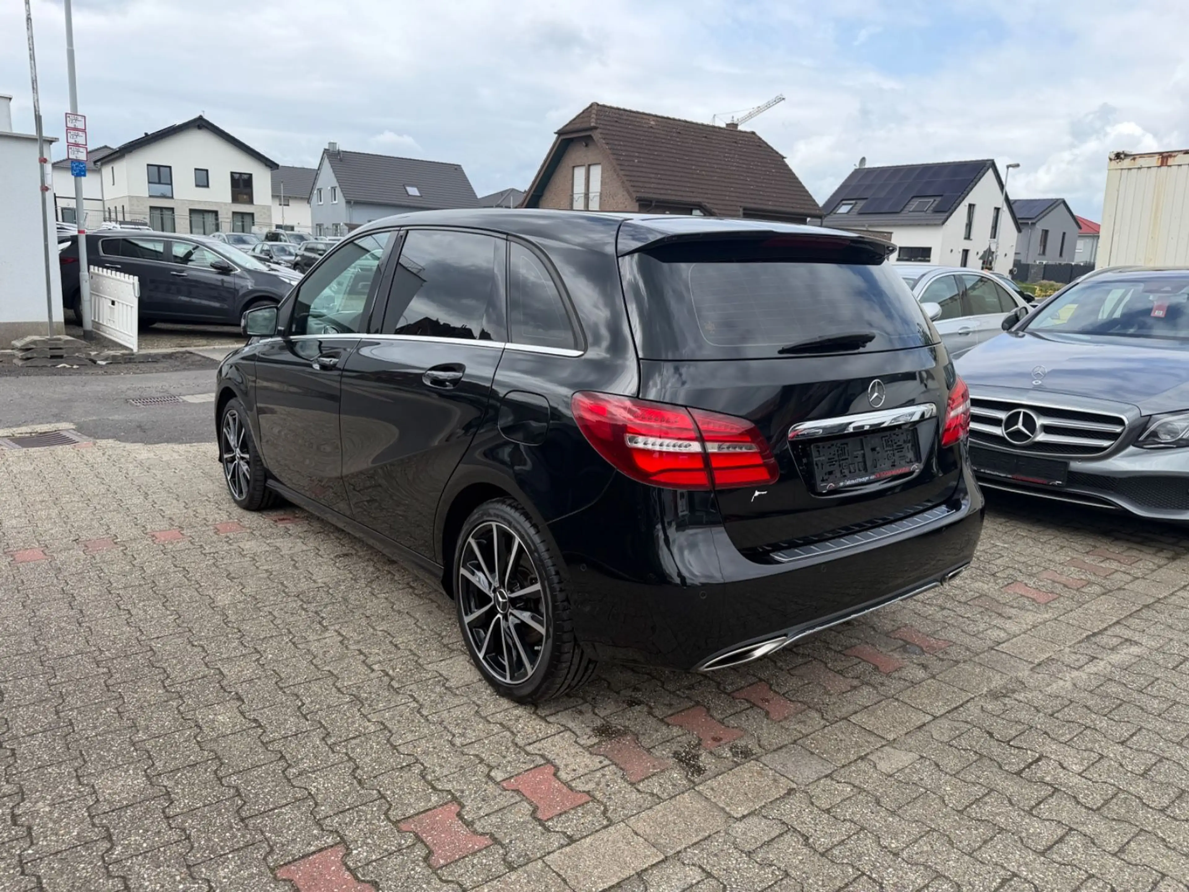 Mercedes-Benz B 220 CDI 4Matic SPORTPAK Sitzhz Navi LED PDC — photo 6