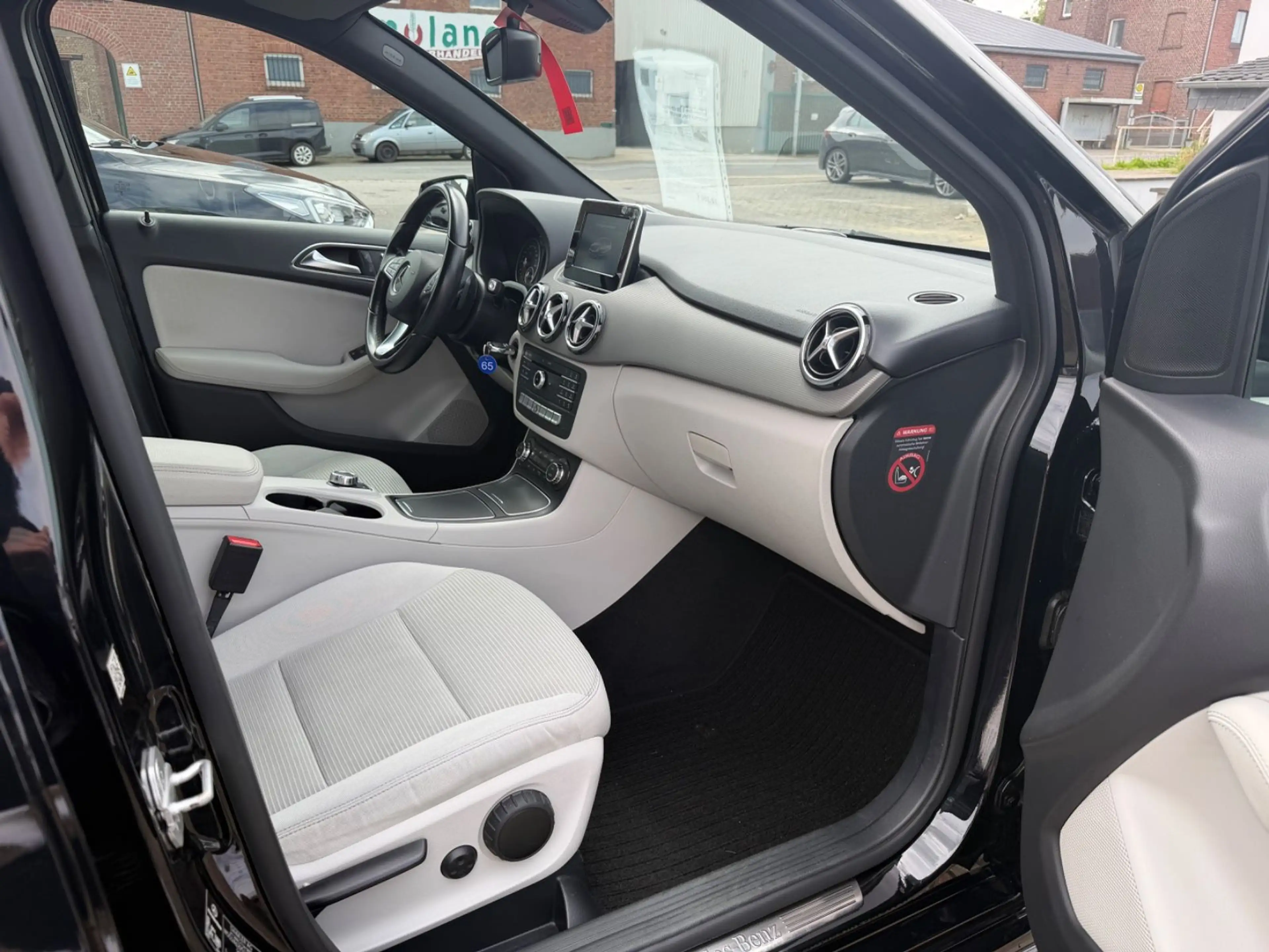 Mercedes-Benz B 220 CDI 4Matic SPORTPAK Sitzhz Navi LED PDC — photo 10
