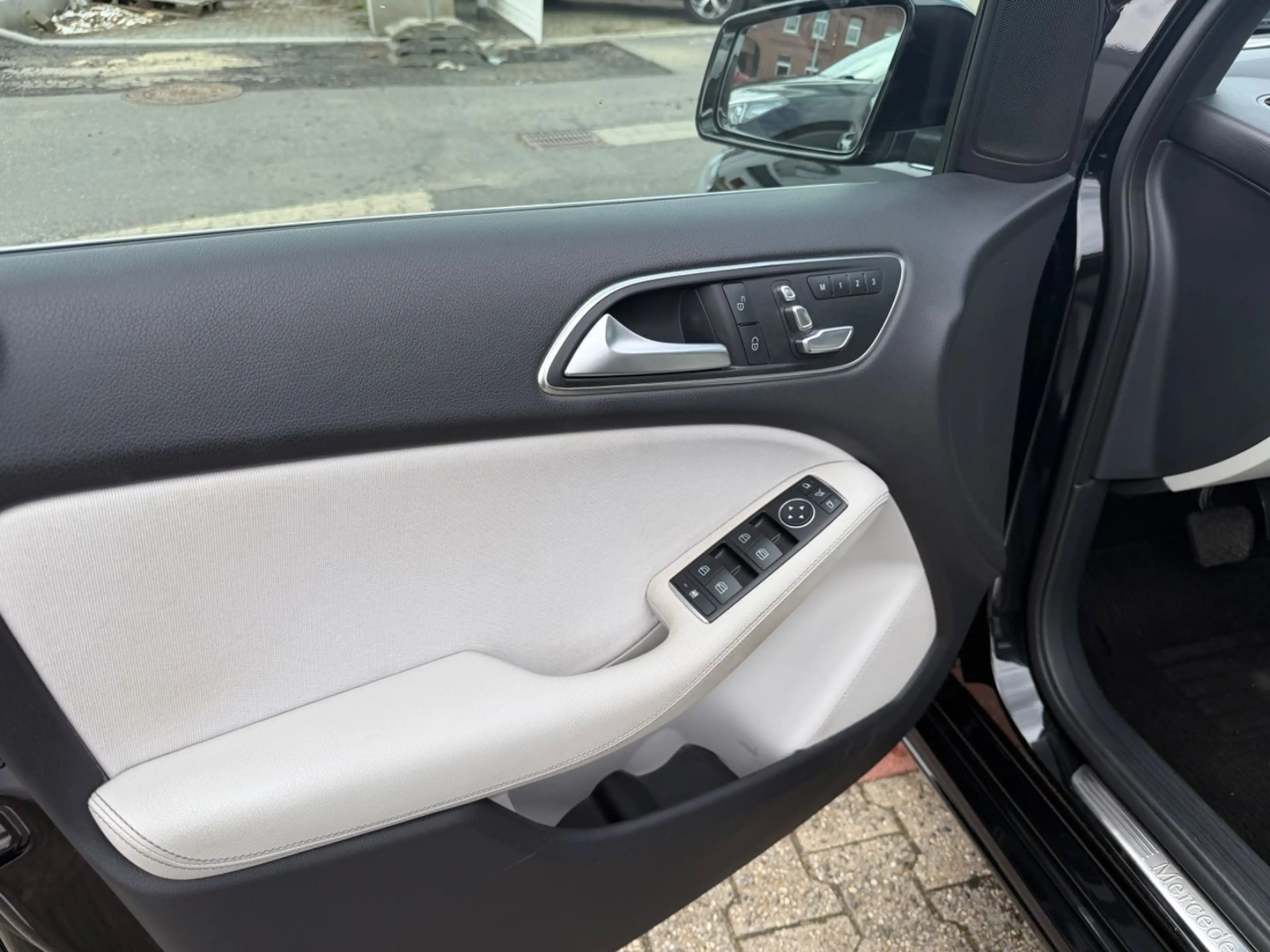 Mercedes-Benz B 220 CDI 4Matic SPORTPAK Sitzhz Navi LED PDC — photo 8
