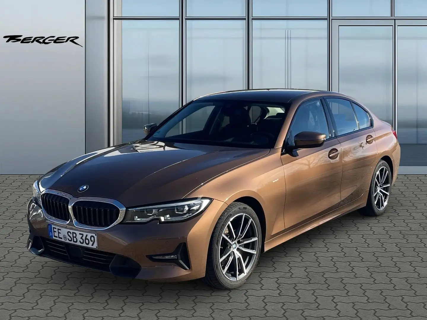 BMW 320 i Sport Line Head-Up LED ACC + Stop&Go Shz Brun - 1