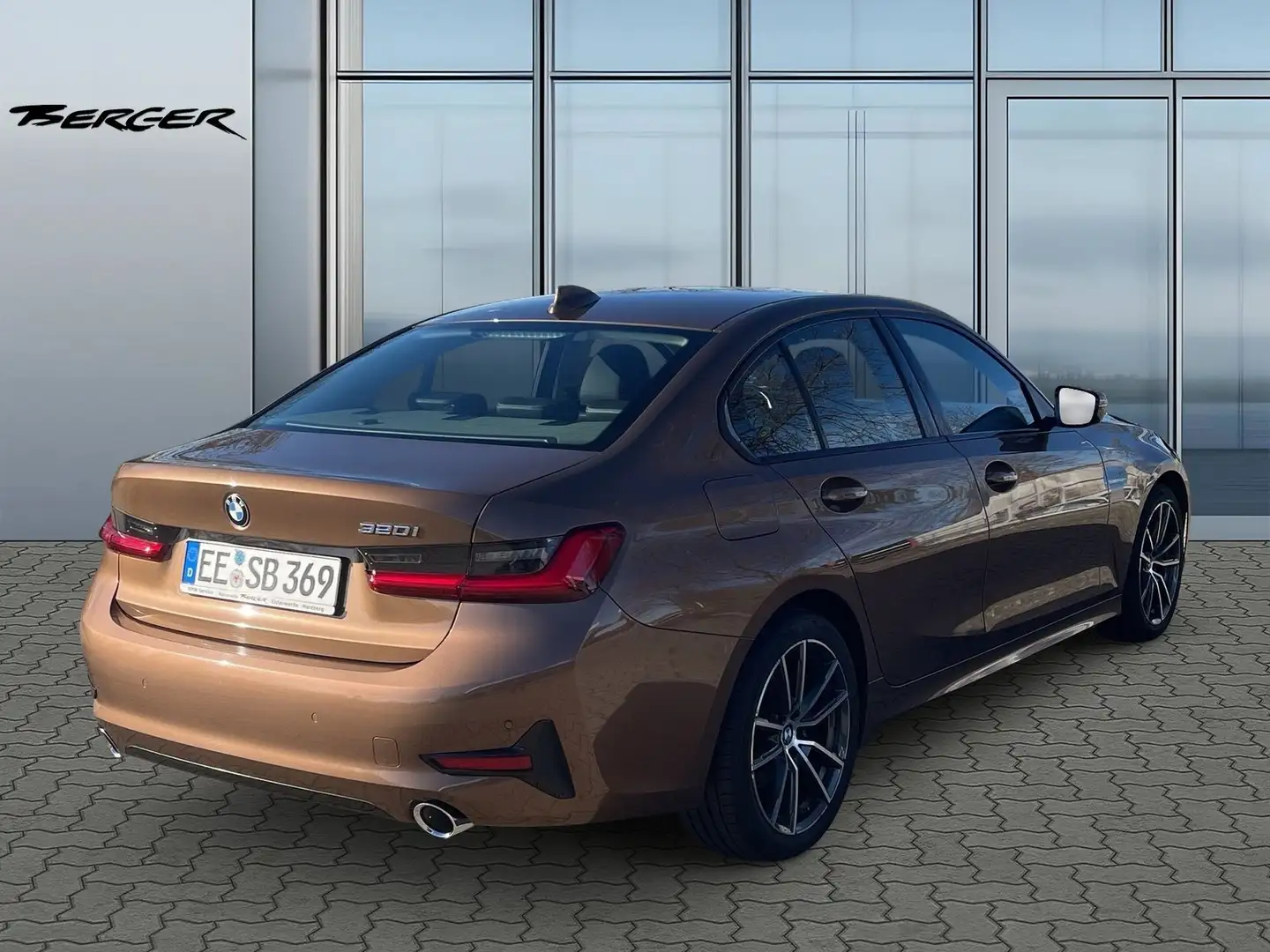 BMW 320 i Sport Line Head-Up LED ACC + Stop&Go Shz Brun - 2