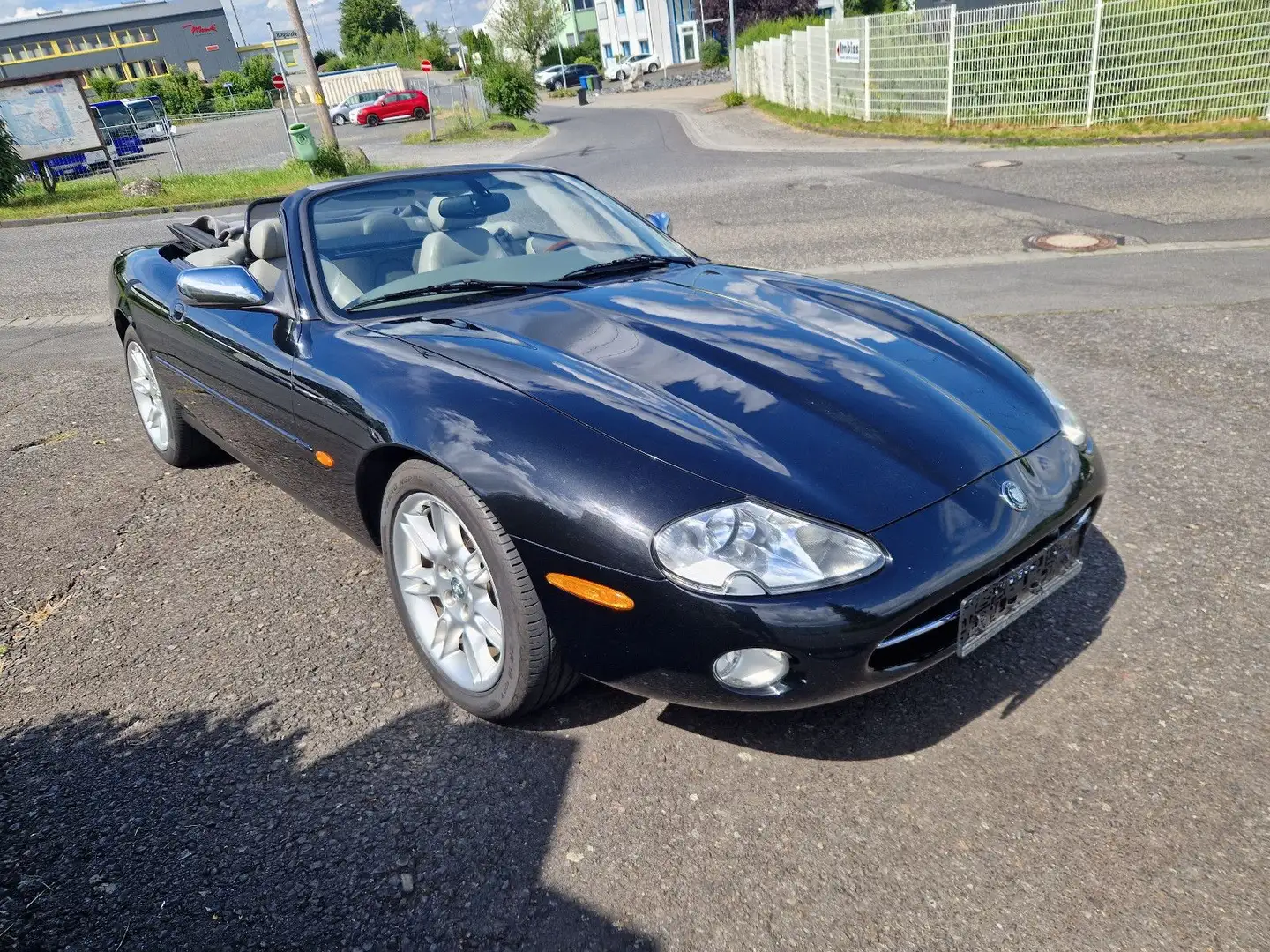 Jaguar XK8 Cabriolet Deutsches Fahrzeug Navi Klima Schwarz - 2