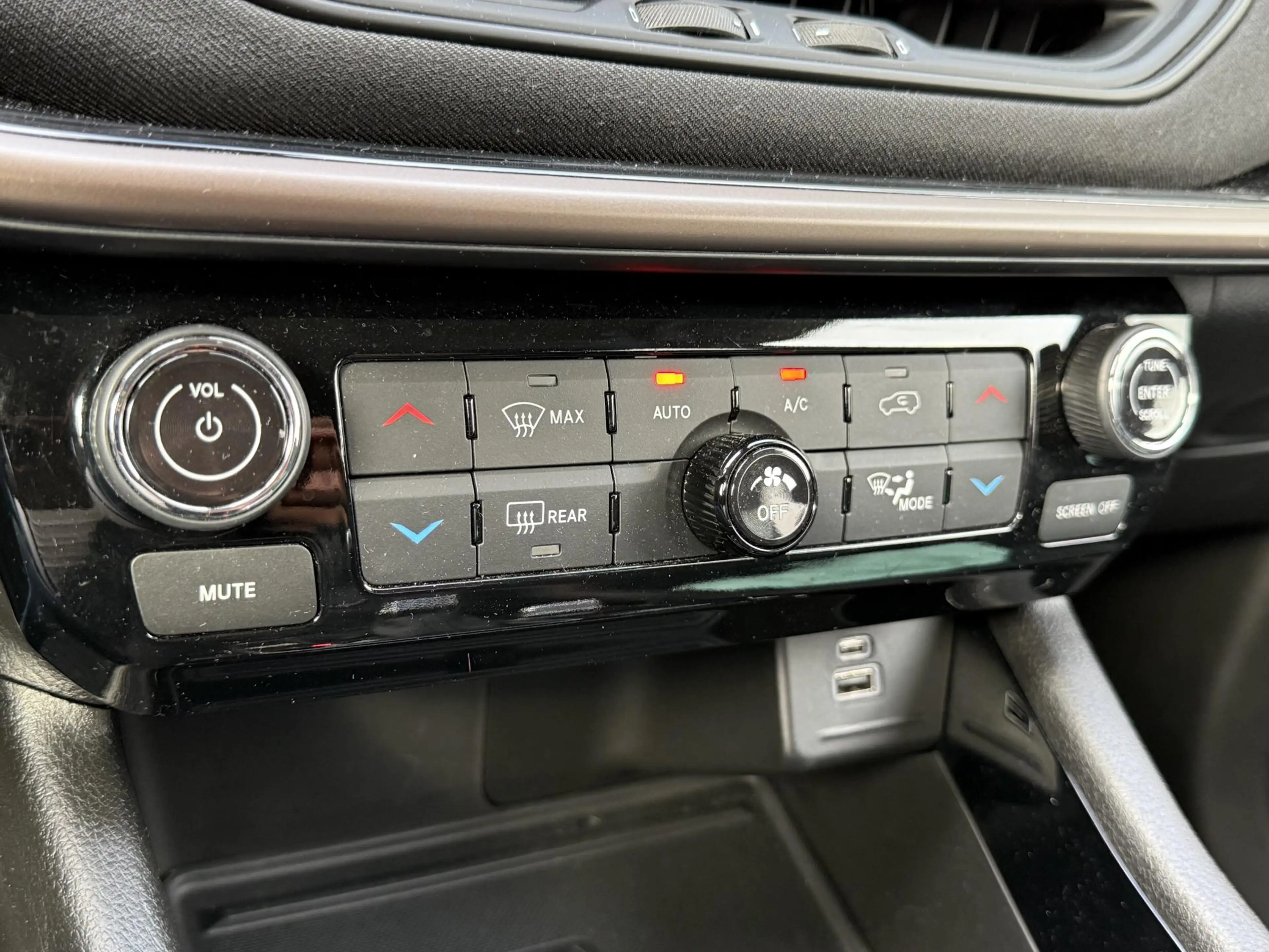 Jeep Compass 4xe 240 Plug-in Hybrid Electric 80th Anniversary | — photo 9