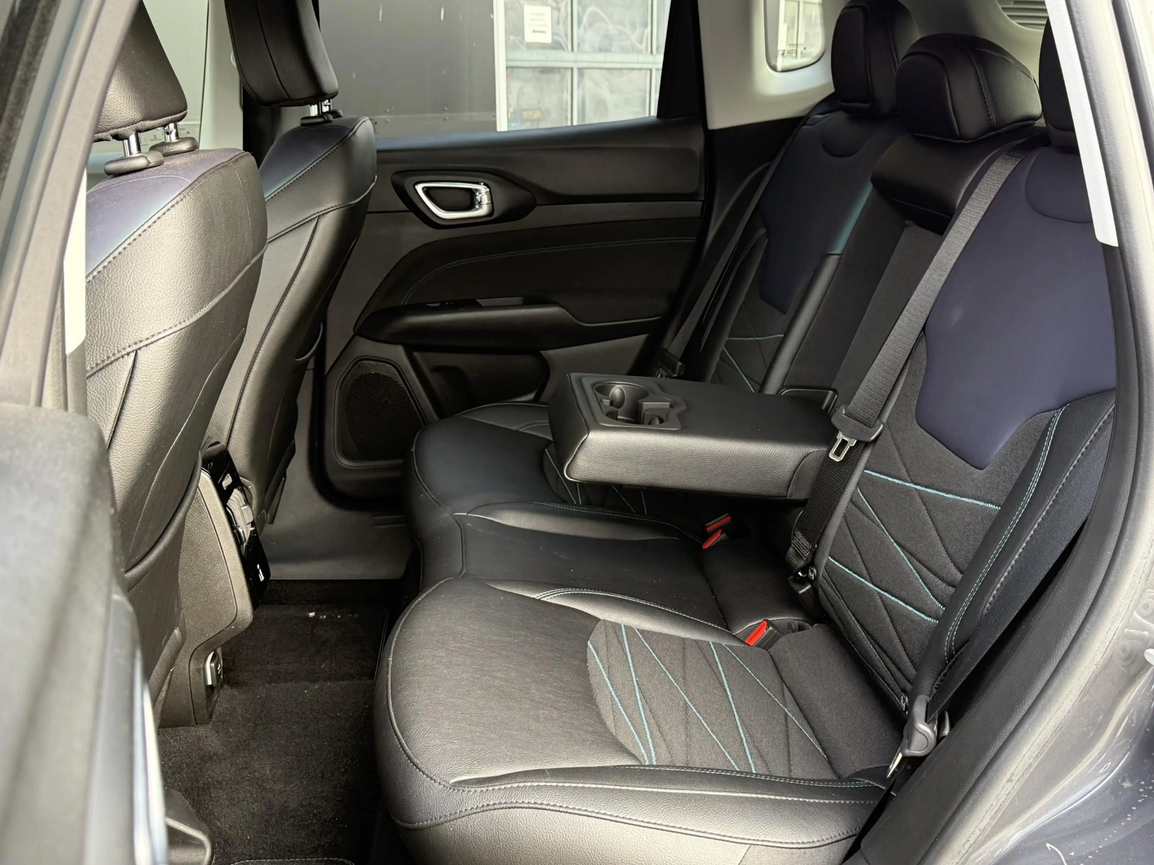 Jeep Compass 4xe 240 Plug-in Hybrid Electric 80th Anniversary | — photo 12