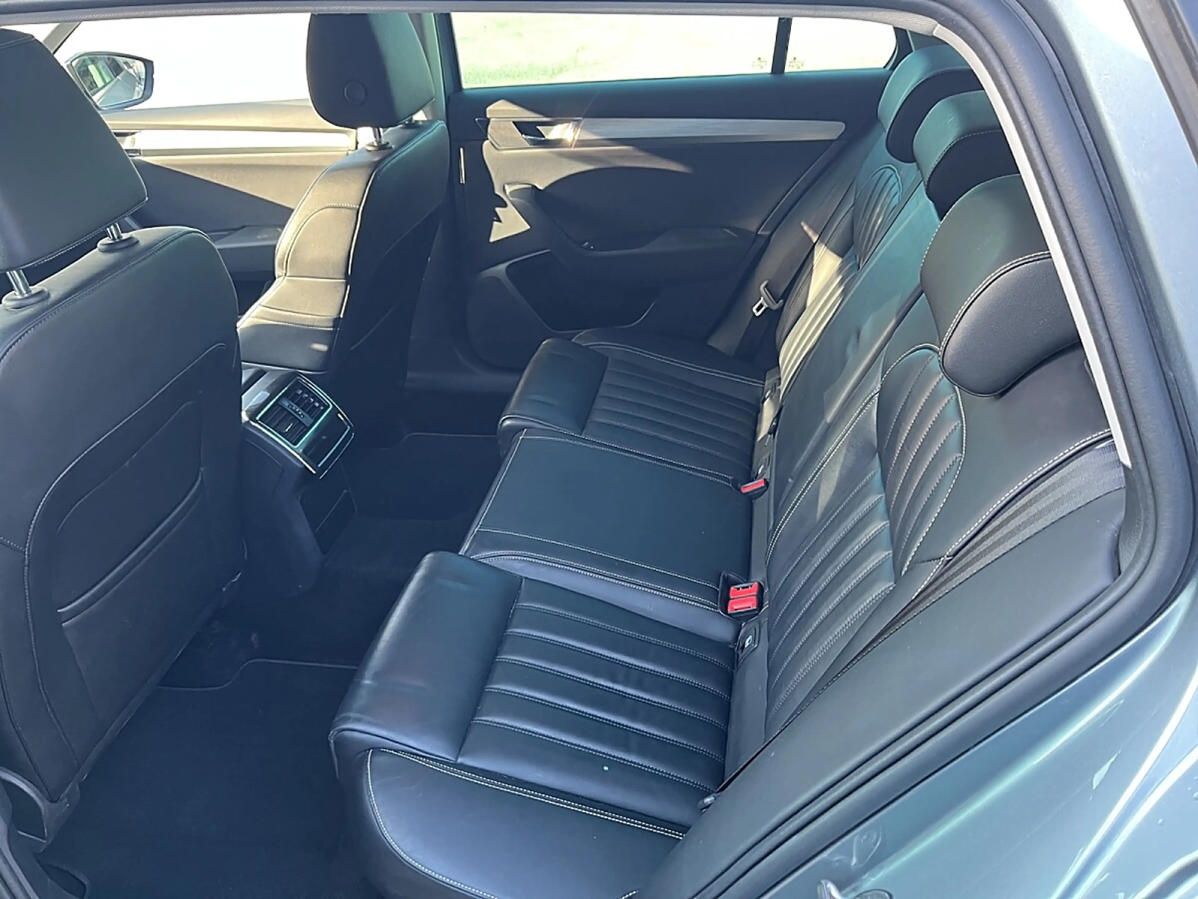 Skoda Superb Kombi 1,6 TDI Ambition DSG — photo 8