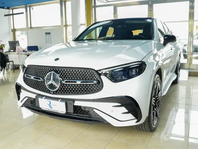 Mercedes-Benz 300 view 3