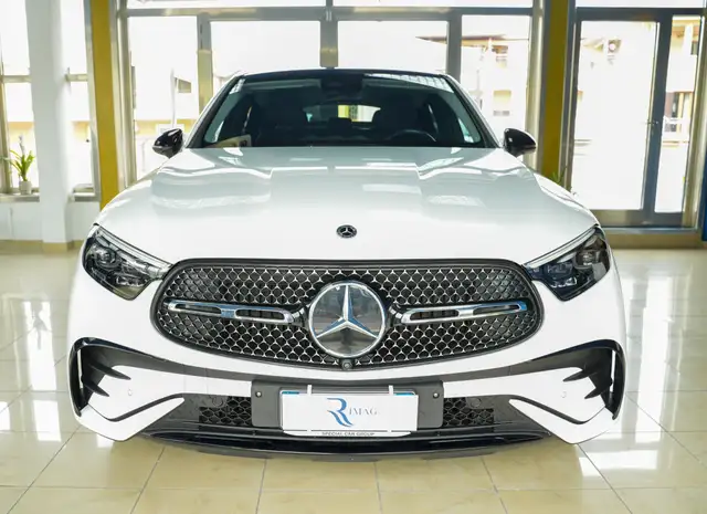 Mercedes-Benz 300 view 2