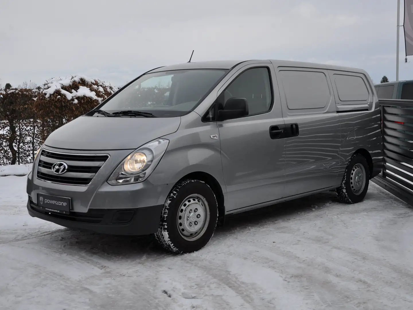 Hyundai H-1 Van Gris - 1