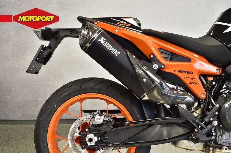 KTM 890 Duke - foto 2