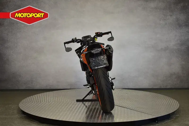 KTM 890 Duke - foto 8