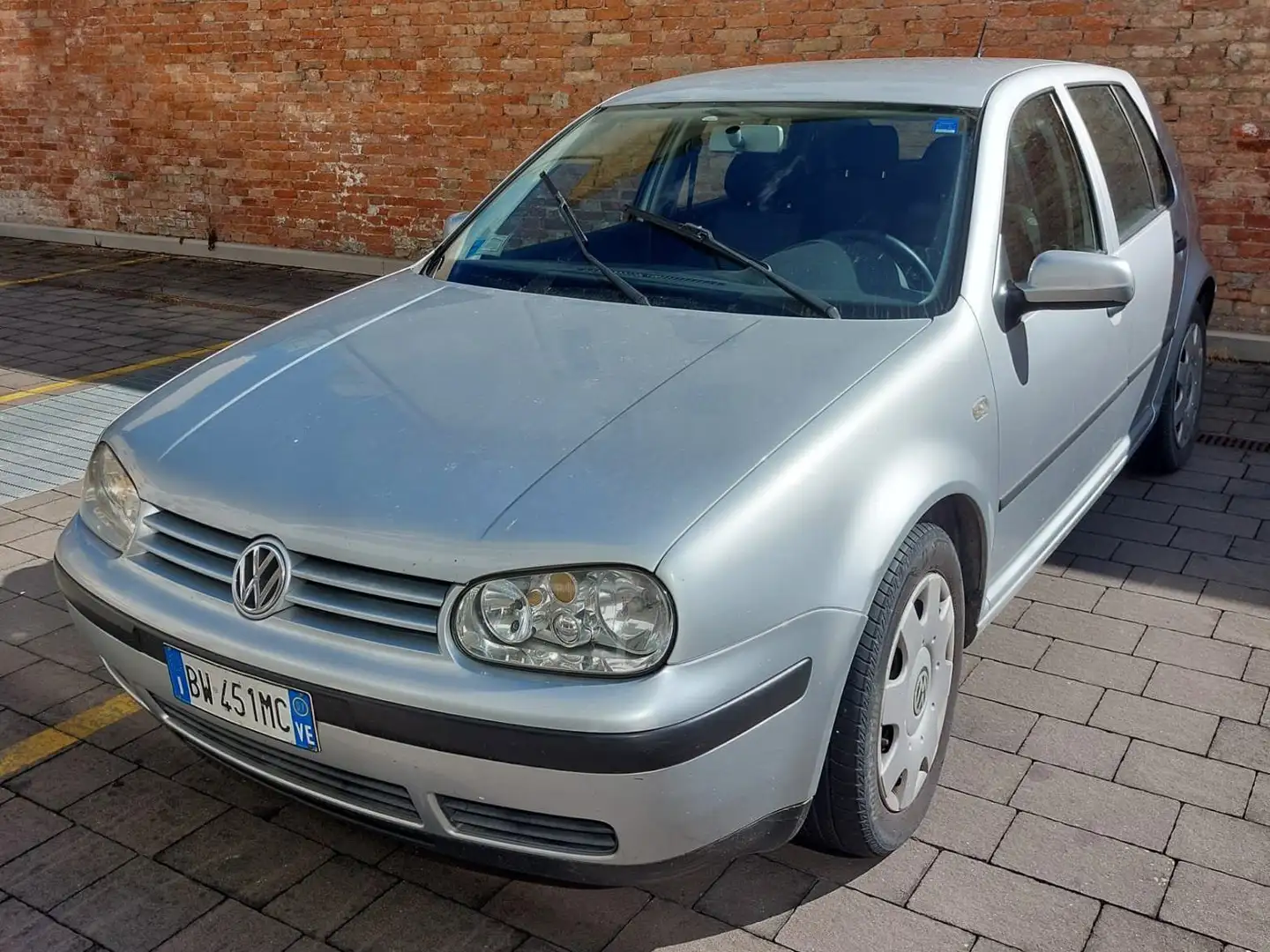 Volkswagen Golf GTD Stříbrná - 1