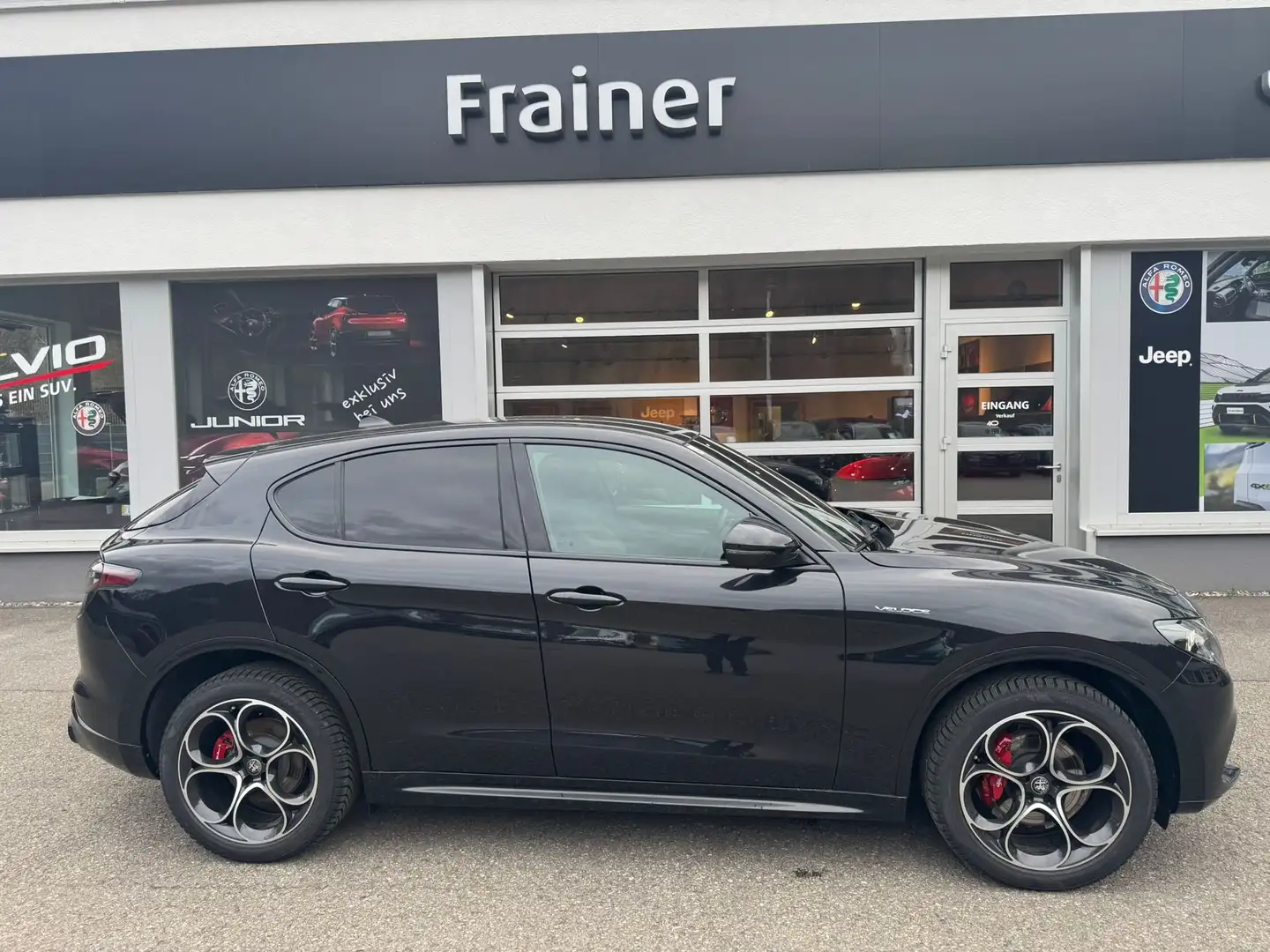 Alfa Romeo Stelvio Veloce 2.0 280PS Benzin Q4 Schwarz - 1