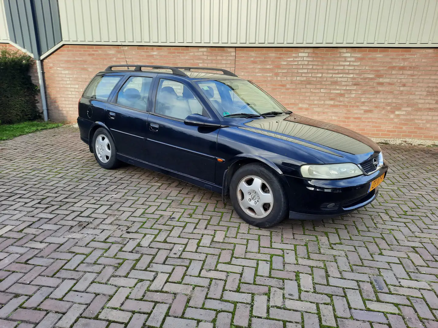 Opel Vectra Vectra 1.8-16V Diamond Zwart - 2