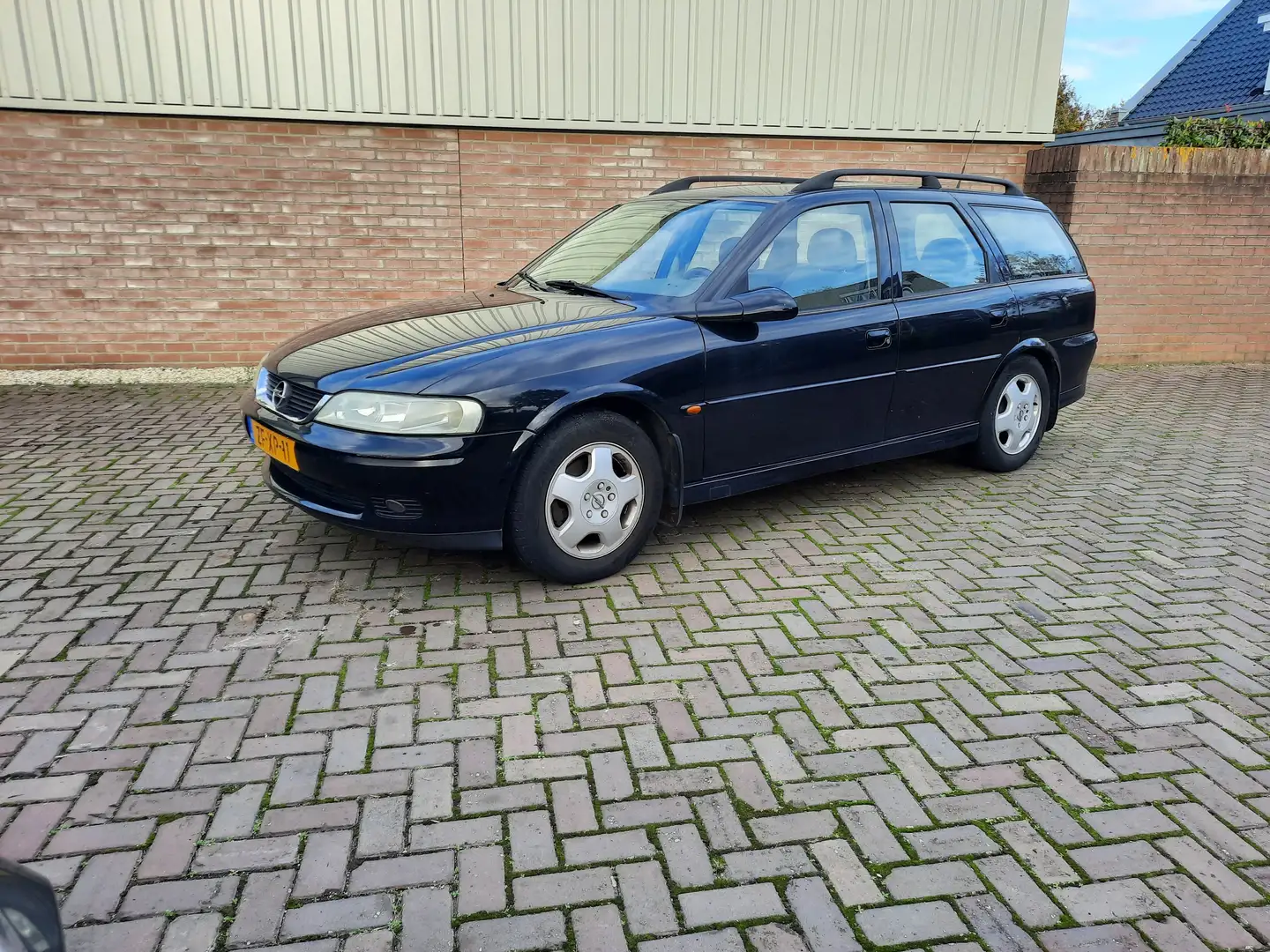 Opel Vectra Vectra 1.8-16V Diamond Zwart - 1