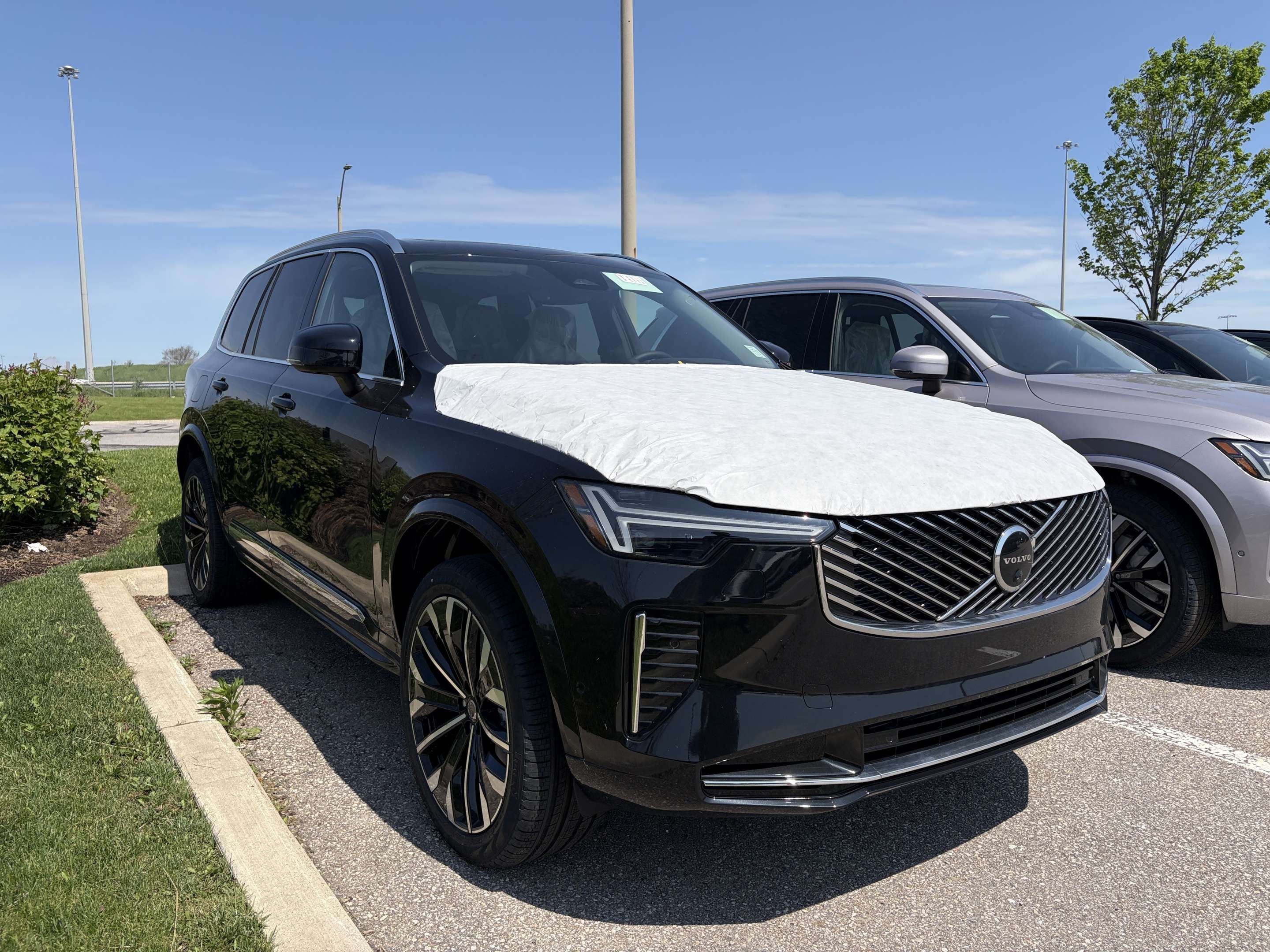 2026 Volvo XC90 B6 AWD Ultra Bright Theme 7-Seater alt 5
