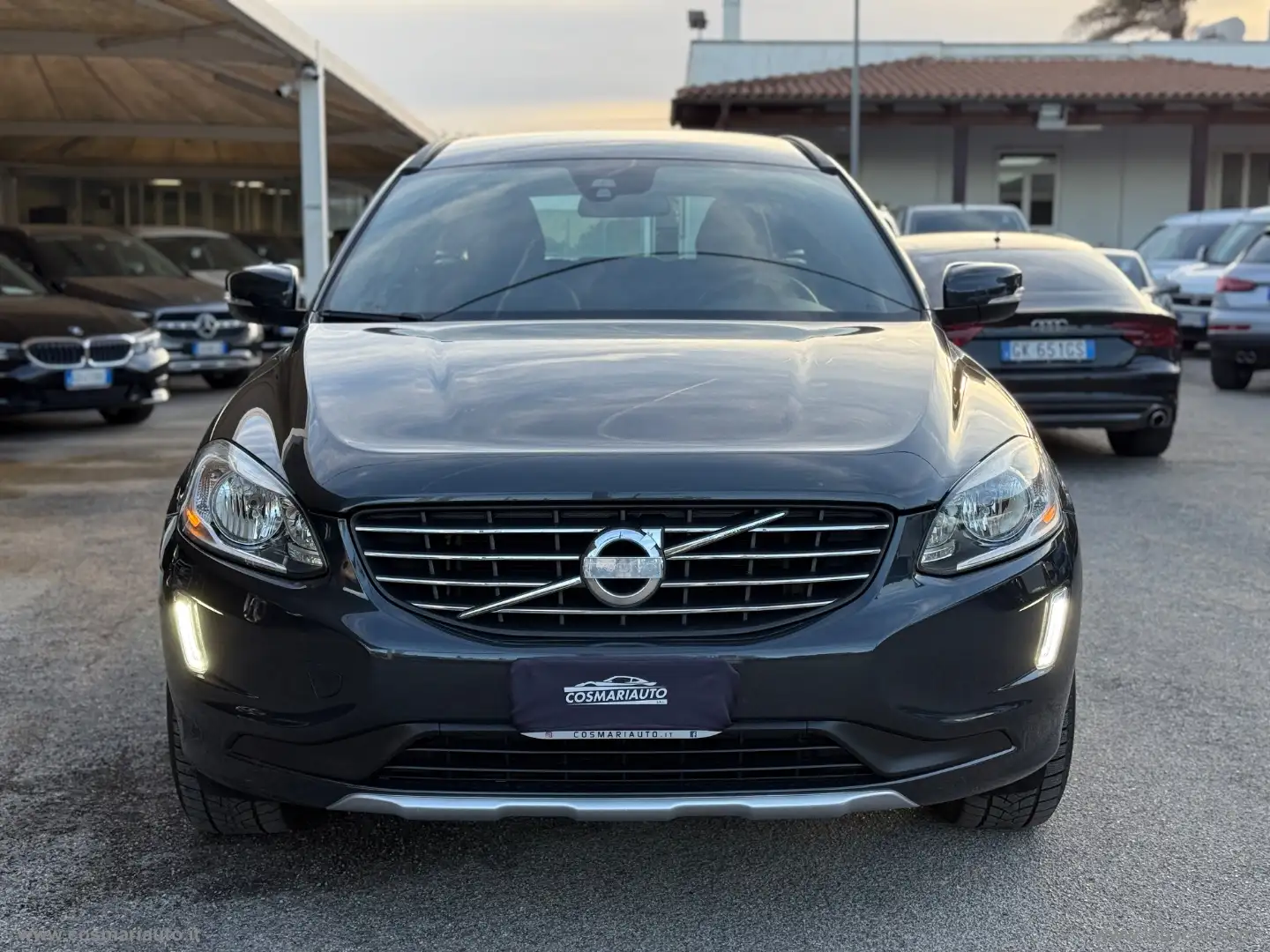 Volvo XC60 D4 Geartronic Momentum Gris - 2