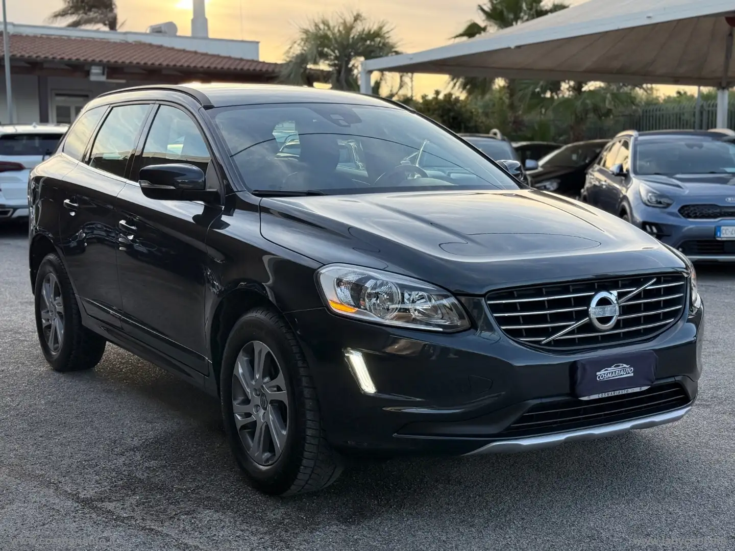 Volvo XC60 D4 Geartronic Momentum Gris - 1