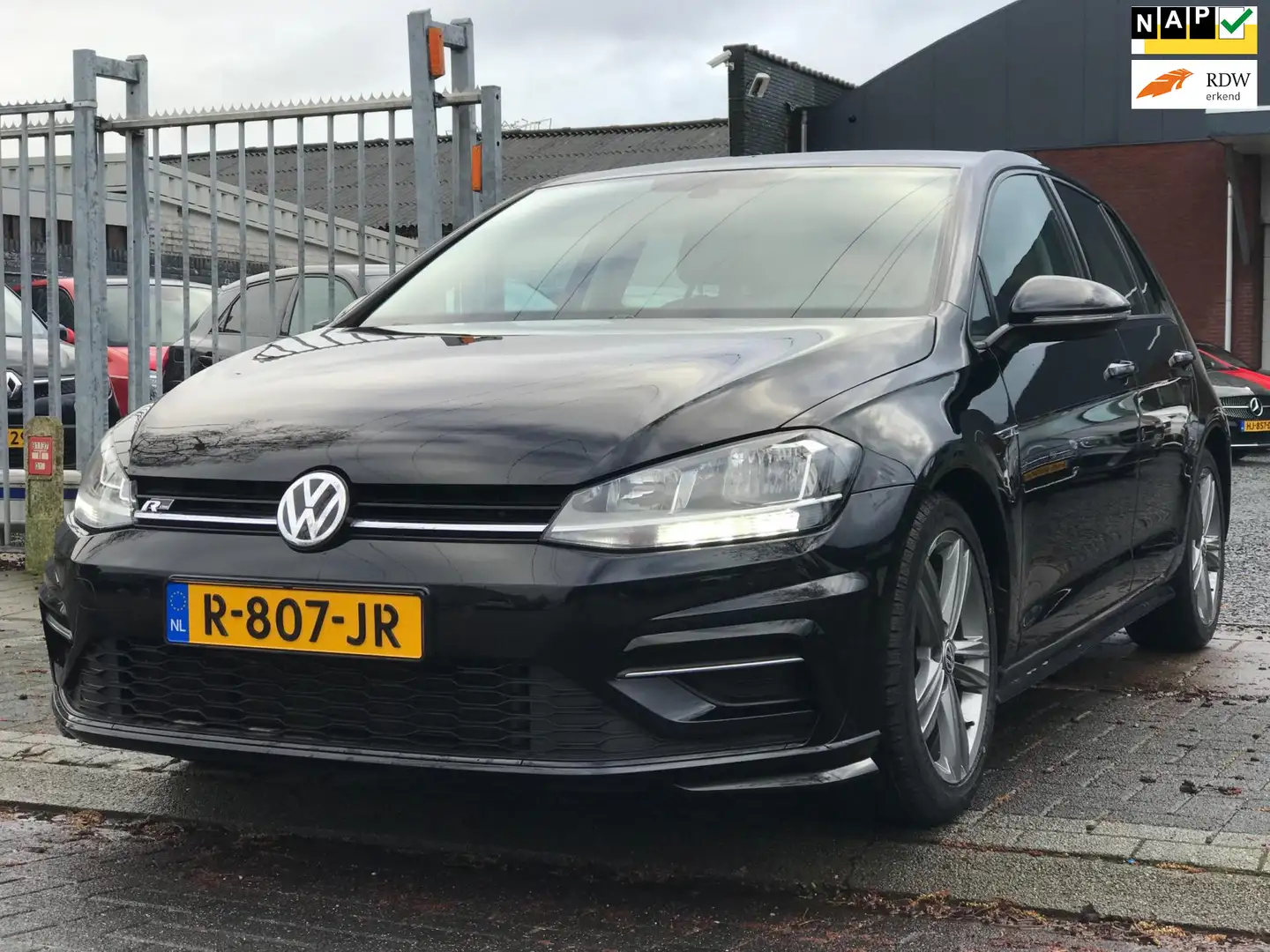 Volkswagen Golf 1.0 TSI R-Line | virtual cockpit | 18” | achteruit Zwart - 1