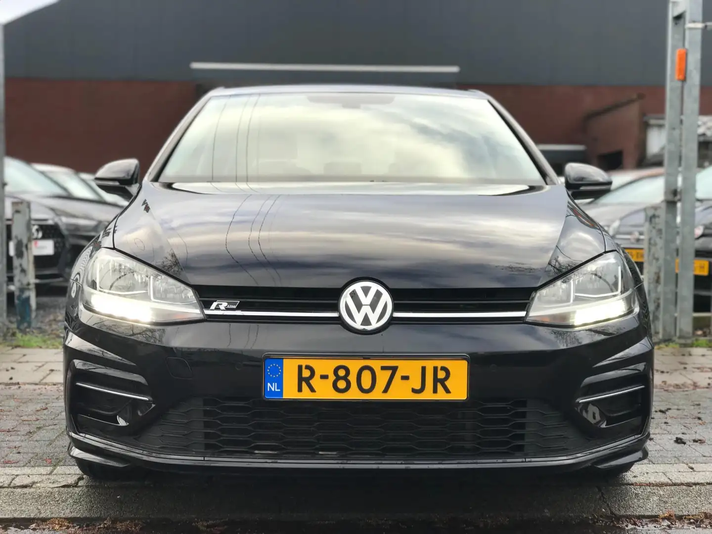 Volkswagen Golf 1.0 TSI R-Line | virtual cockpit | 18” | achteruit Zwart - 2