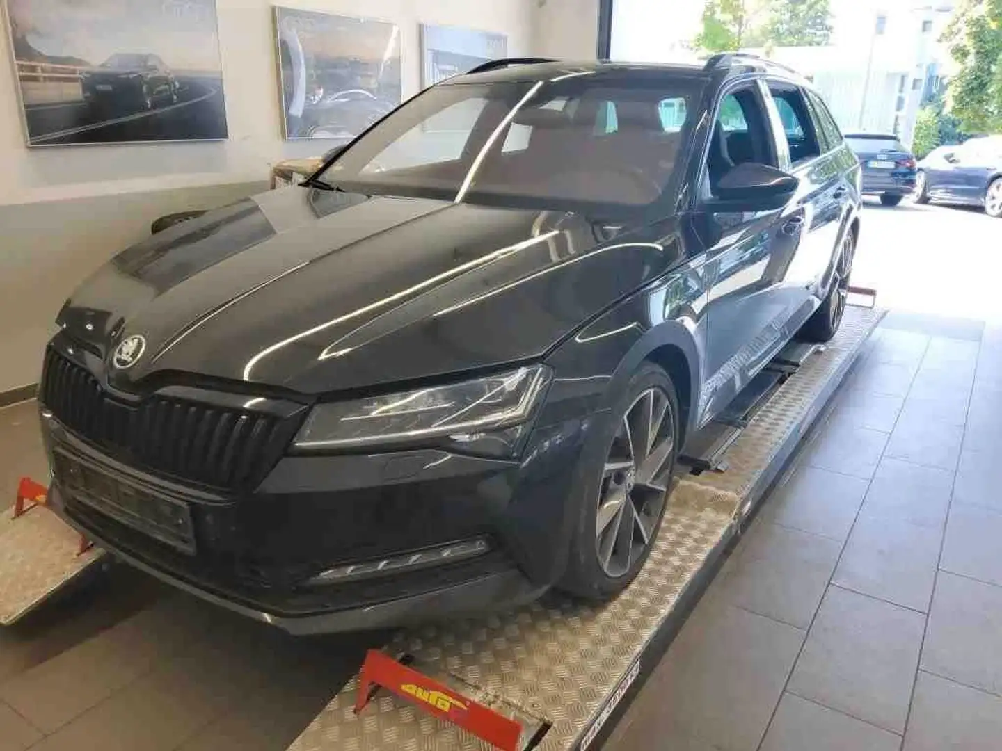 Skoda Superb Combi Sportline 4x4 2.0TDI DSG Matrix Nav Schwarz - 1