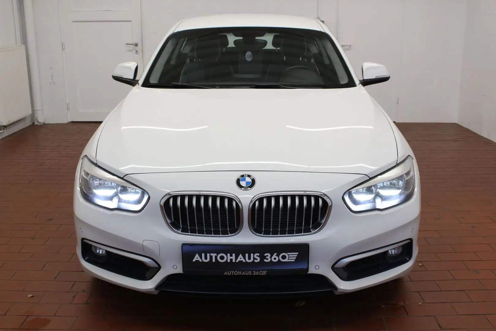 BMW 118 d Urban Line Automatik PDC Weiß - 2