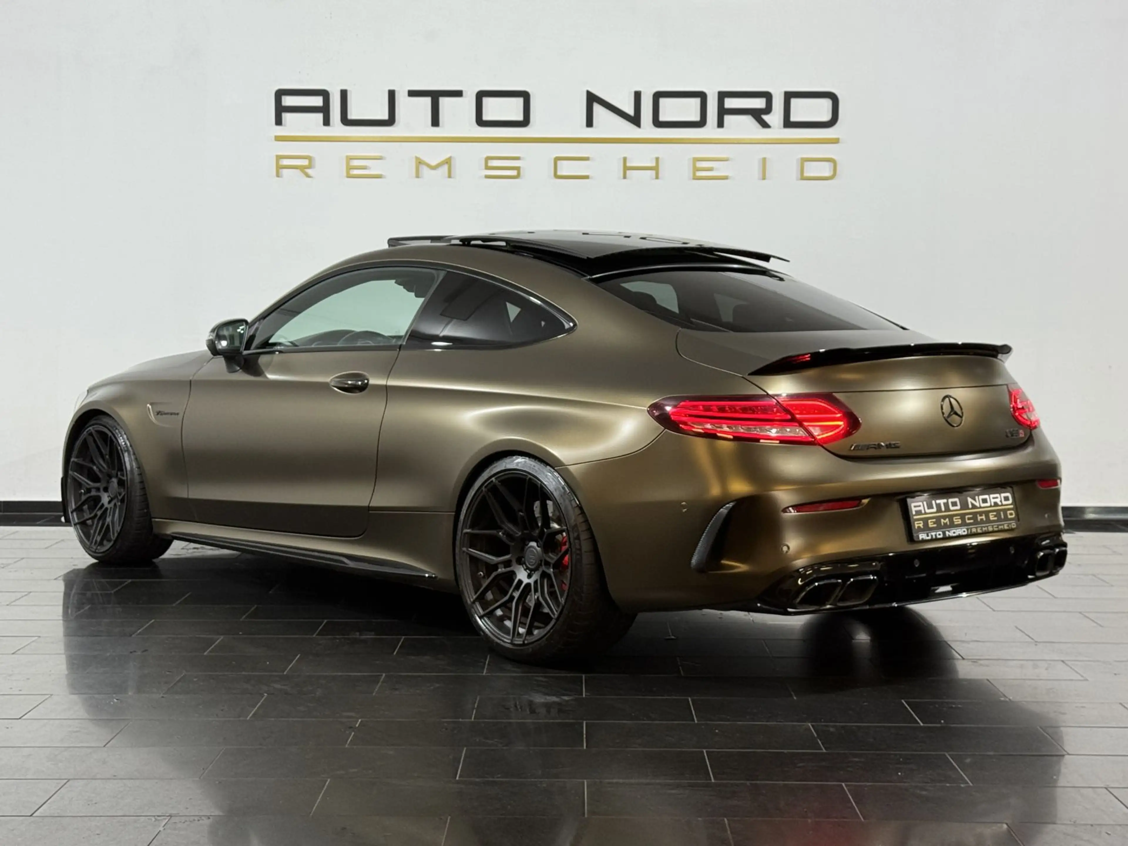 Mercedes-Benz C 63 AMG s Coupe *Pano*Schale*Kamera*Virtual* — photo 9