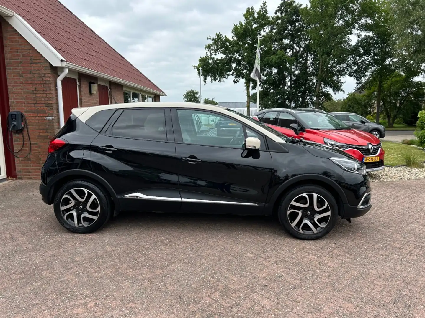Renault Captur 1.2 TCE DYNAMIQUE AUTOMAAT AIRCO/NAVI/TREKHAAK/ENZ Noir - 2