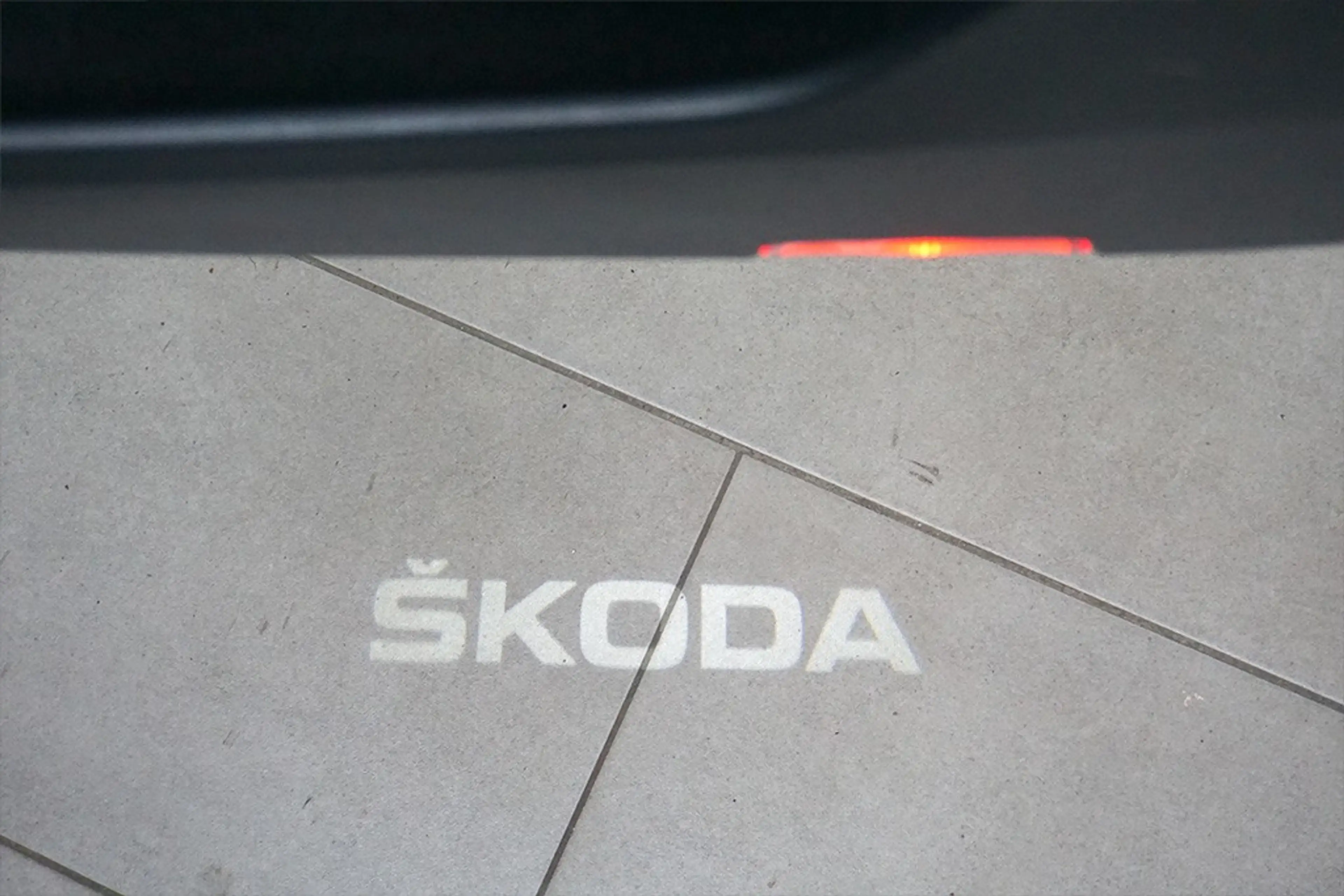 Skoda Superb 2.0TDI DSG Style Premium Edition 4x4 Sthz — photo 7