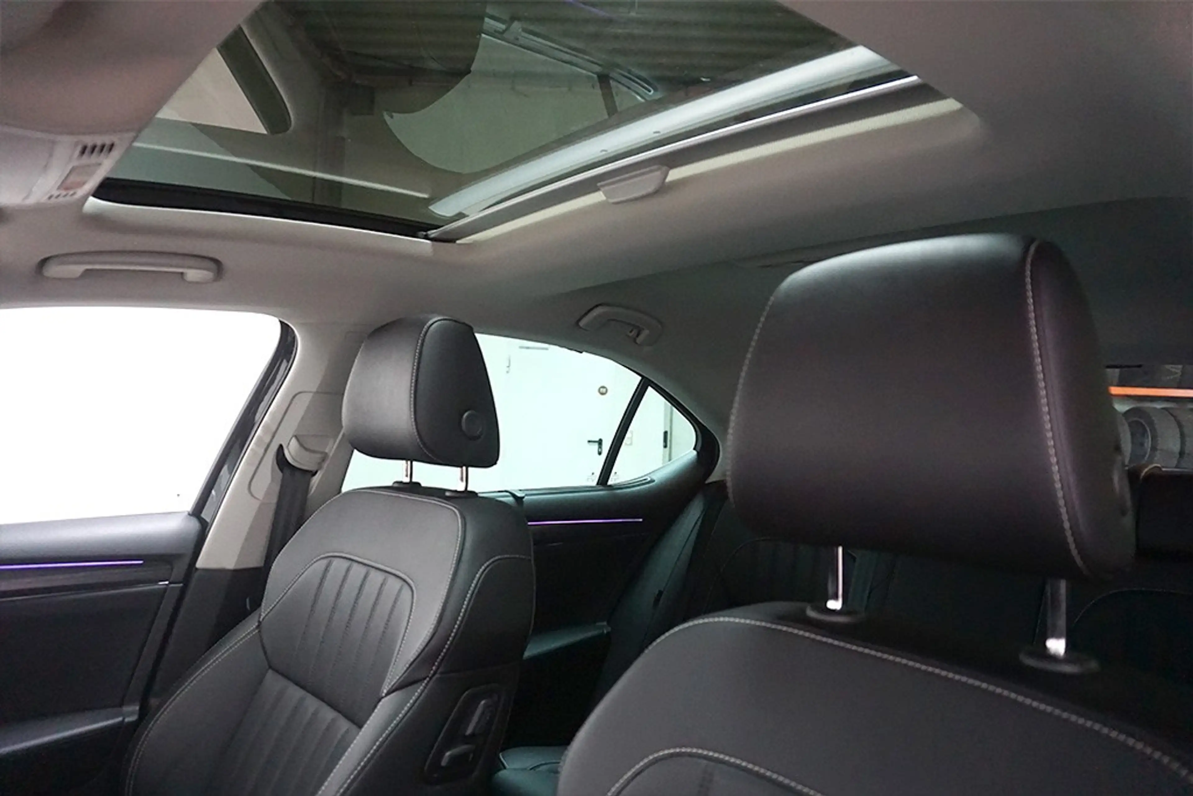 Skoda Superb 2.0TDI DSG Style Premium Edition 4x4 Sthz — photo 10