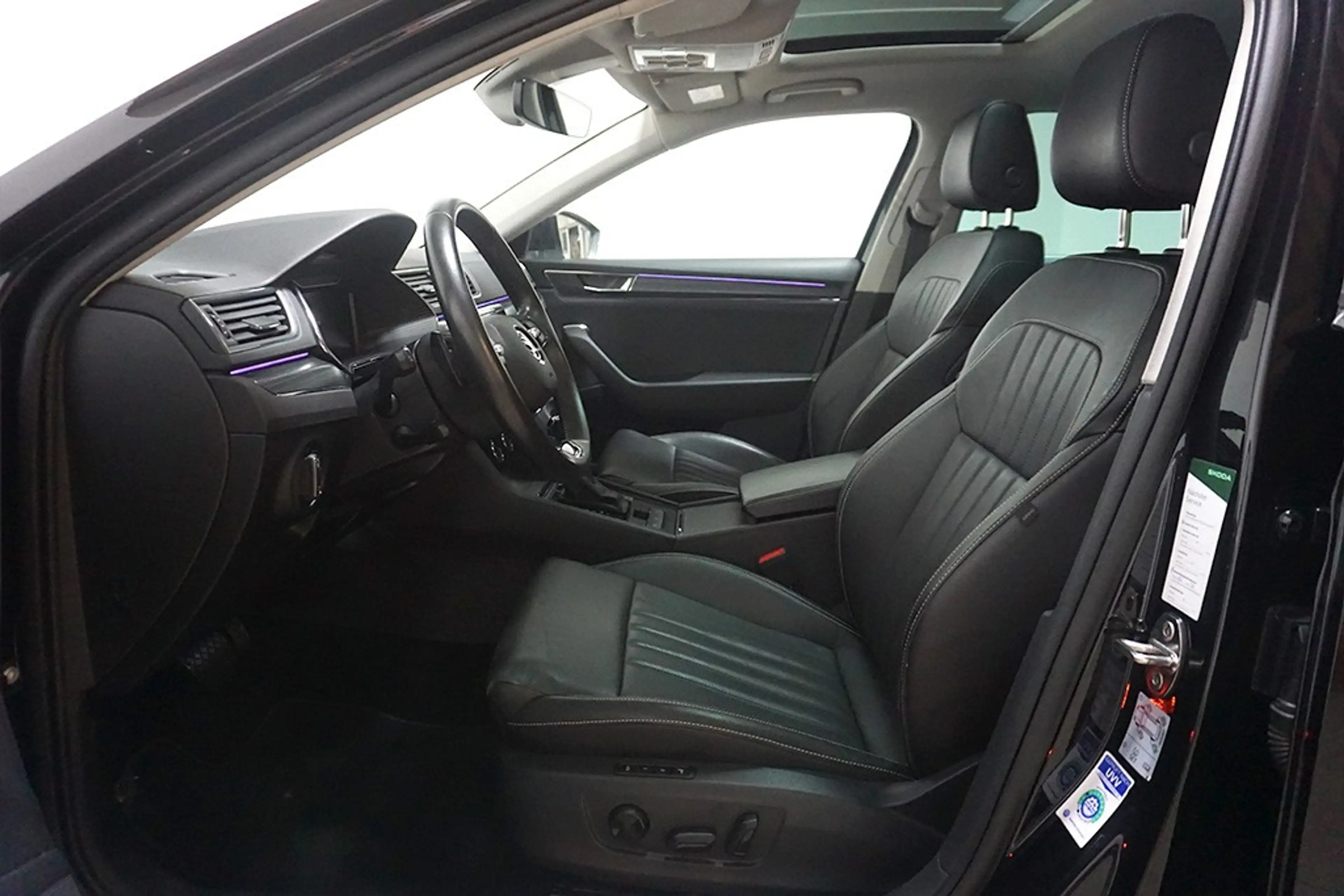 Skoda Superb 2.0TDI DSG Style Premium Edition 4x4 Sthz — photo 9