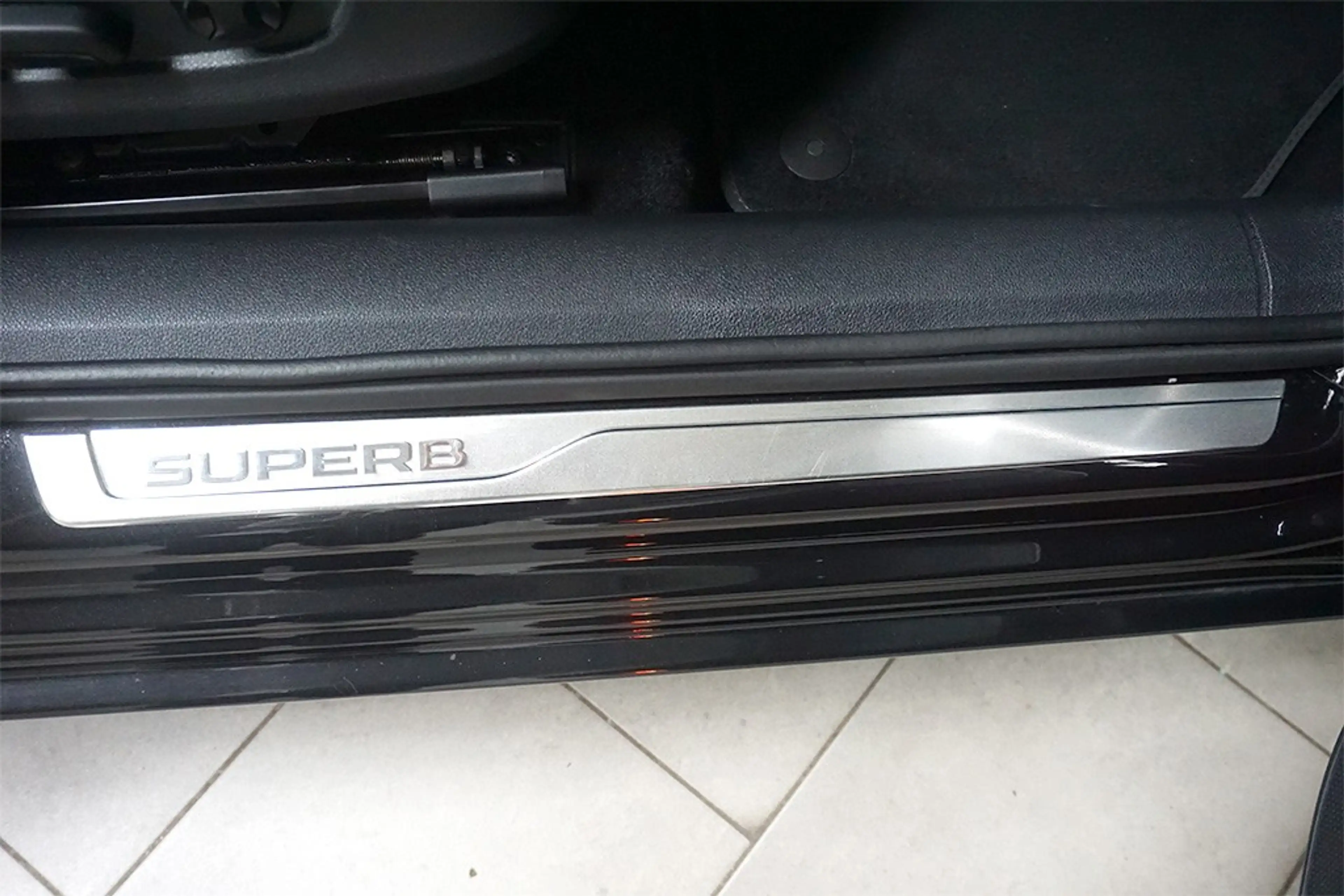 Skoda Superb 2.0TDI DSG Style Premium Edition 4x4 Sthz — photo 8
