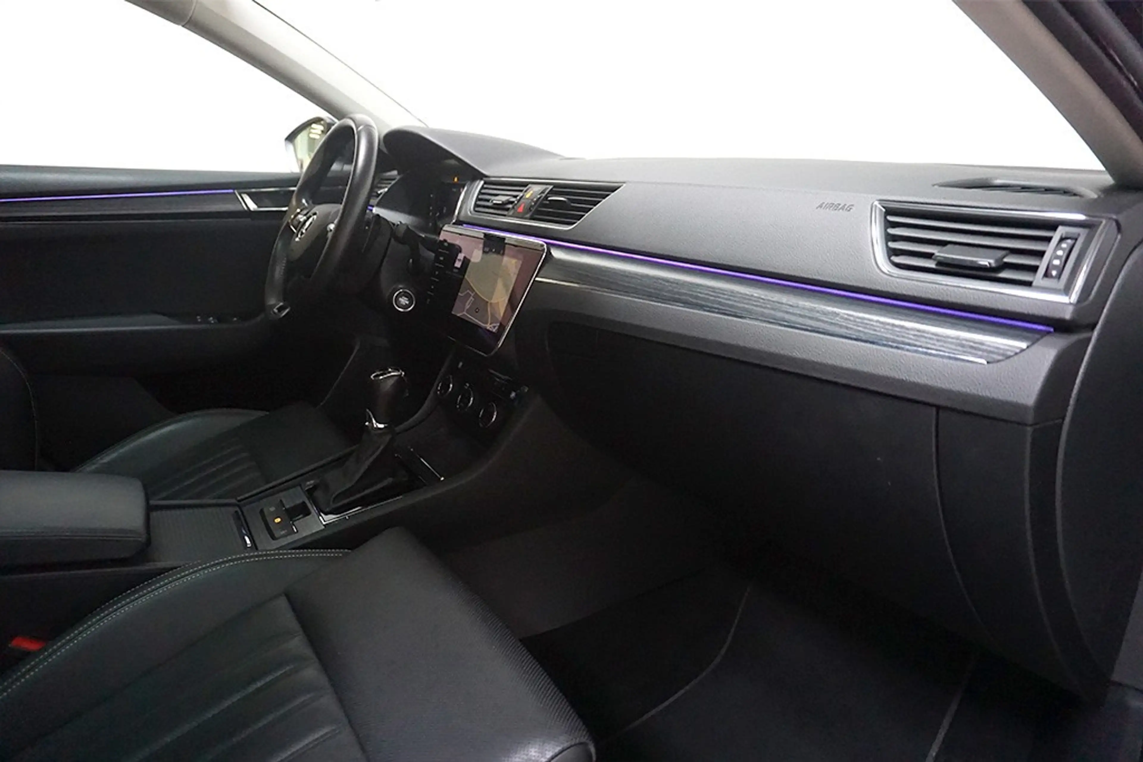 Skoda Superb 2.0TDI DSG Style Premium Edition 4x4 Sthz — photo 13
