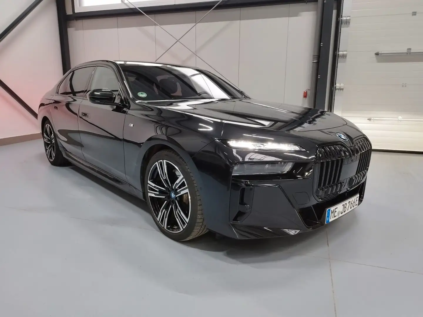 BMW i7 xDrive 60 MSport Pro Klim-Akus-P. Fond-Enter. Noir - 1