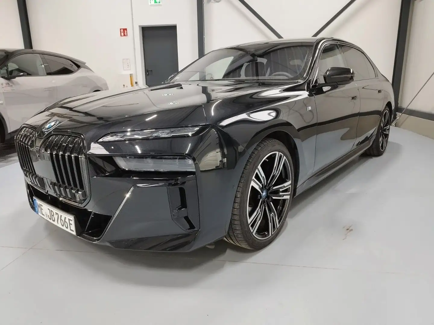 BMW i7 xDrive 60 MSport Pro Klim-Akus-P. Fond-Enter. Noir - 2