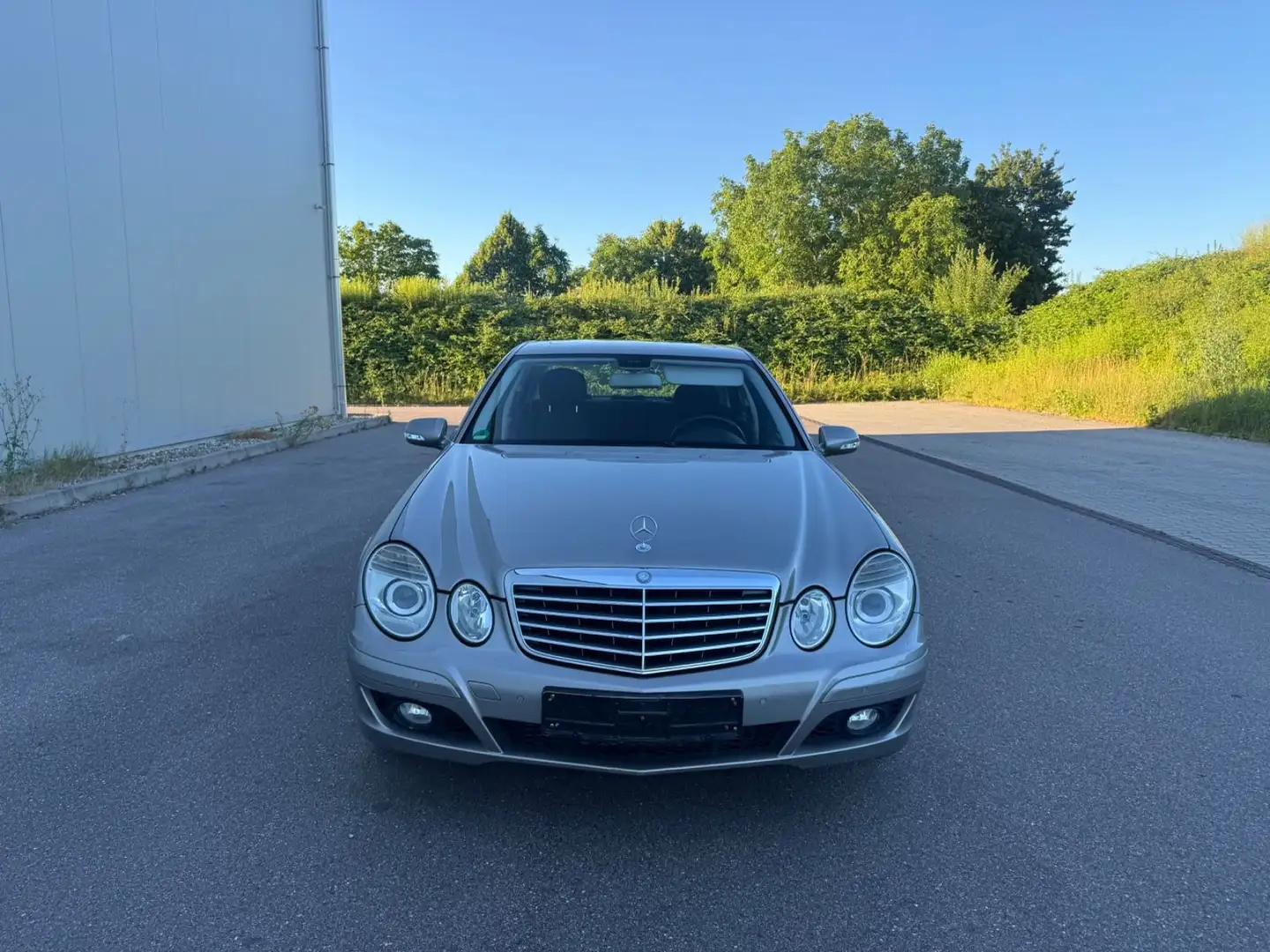 Mercedes-Benz E 200 Lim. Kompressor*SHZ*TOP*SERVICE NEU Silber - 2