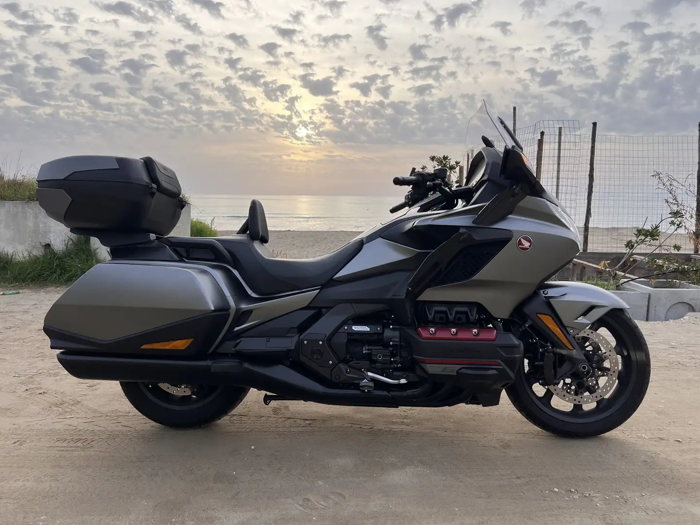 Honda Gold Wing DCT 1800 Bagger - 1